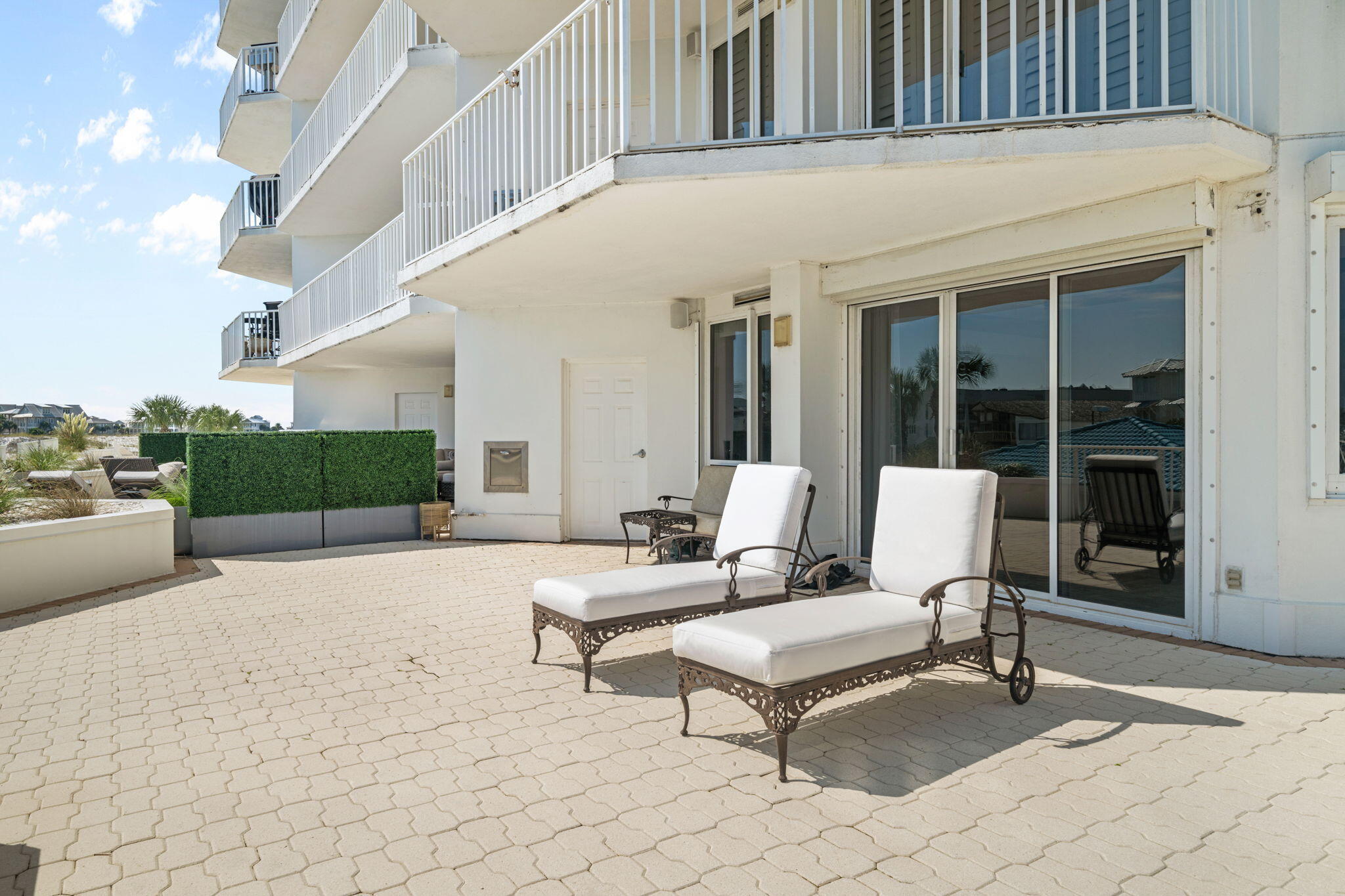 ULTIMATE CONDO THE - Residential
