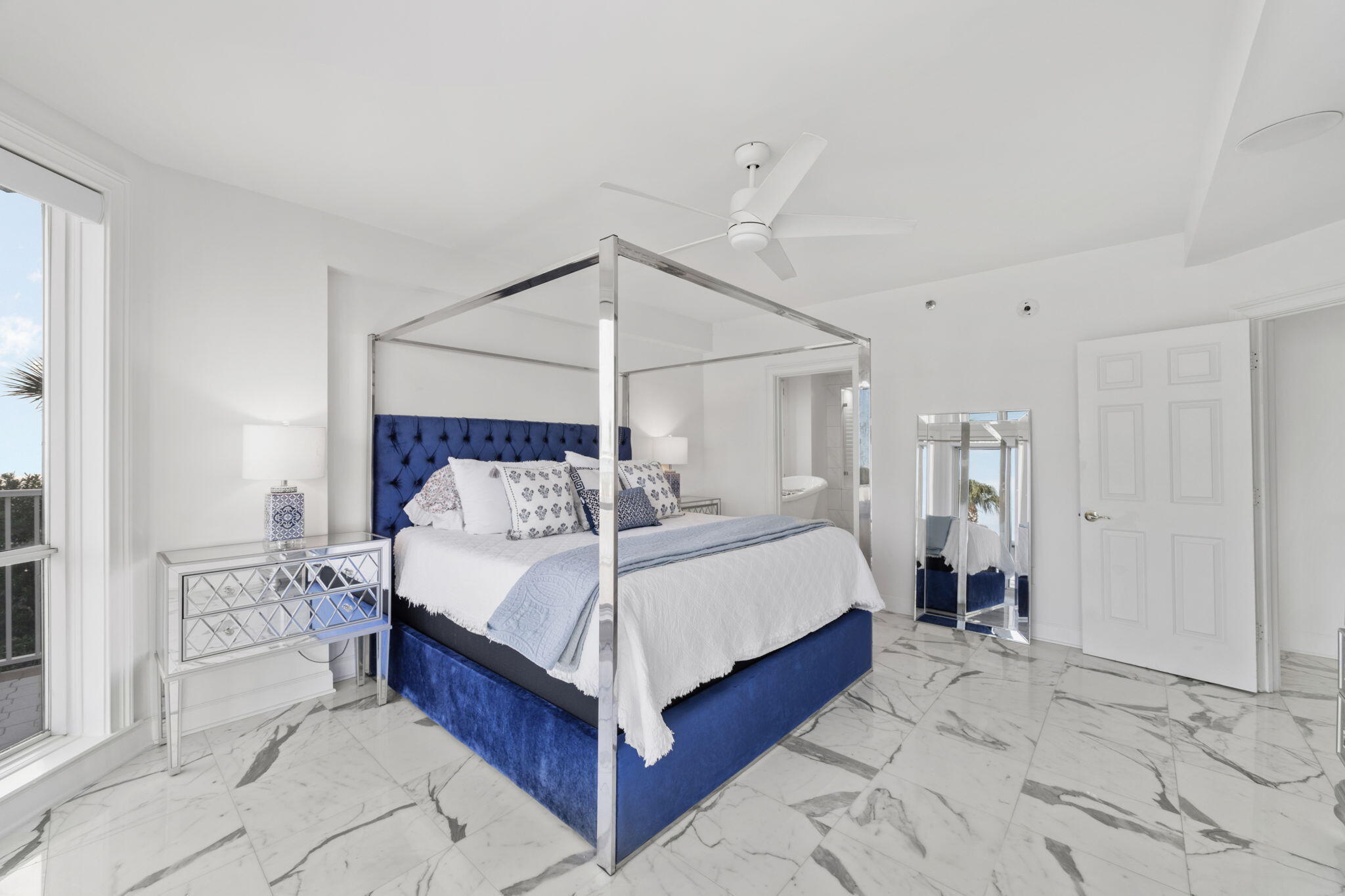ULTIMATE CONDO THE - Residential