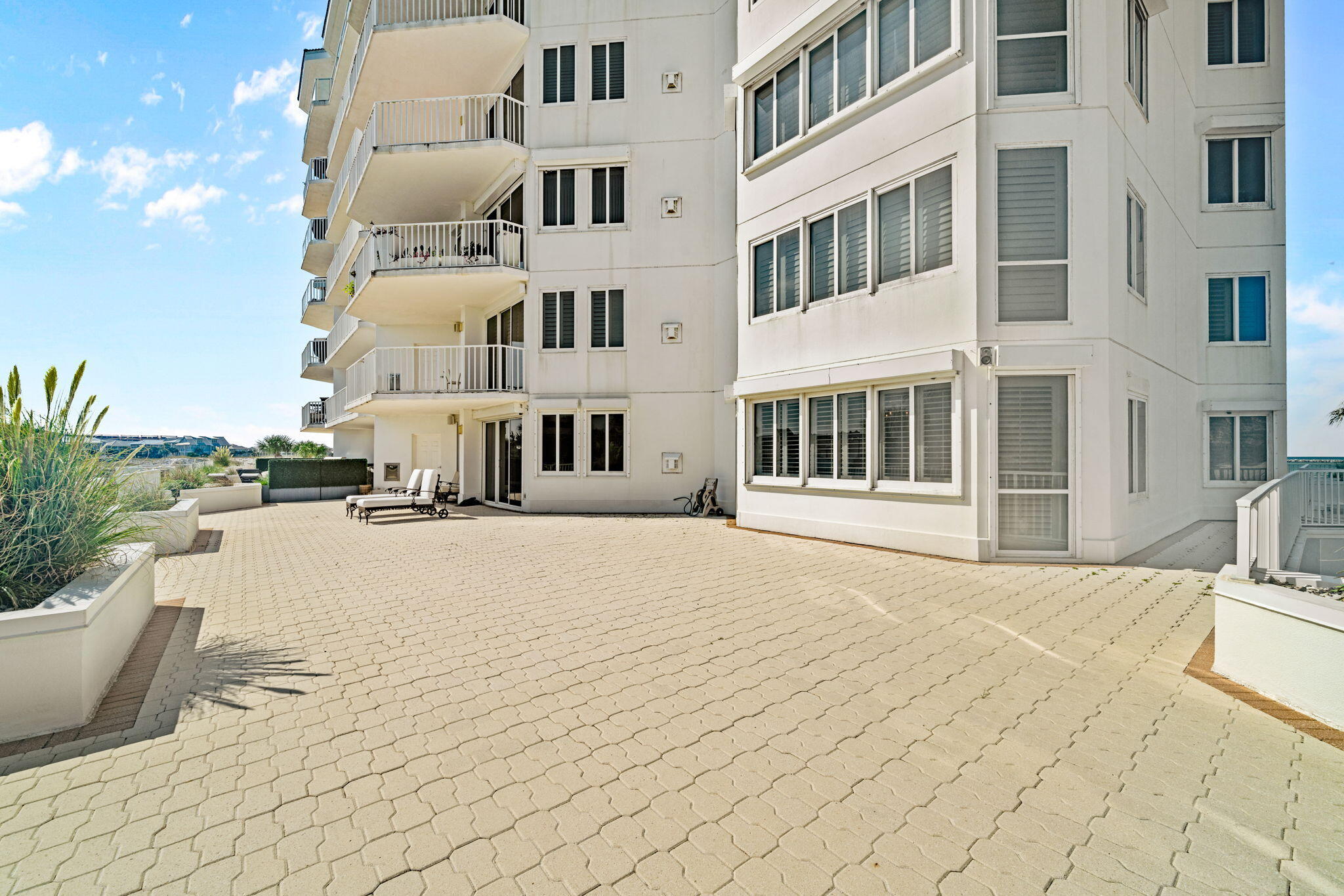 ULTIMATE CONDO THE - Residential