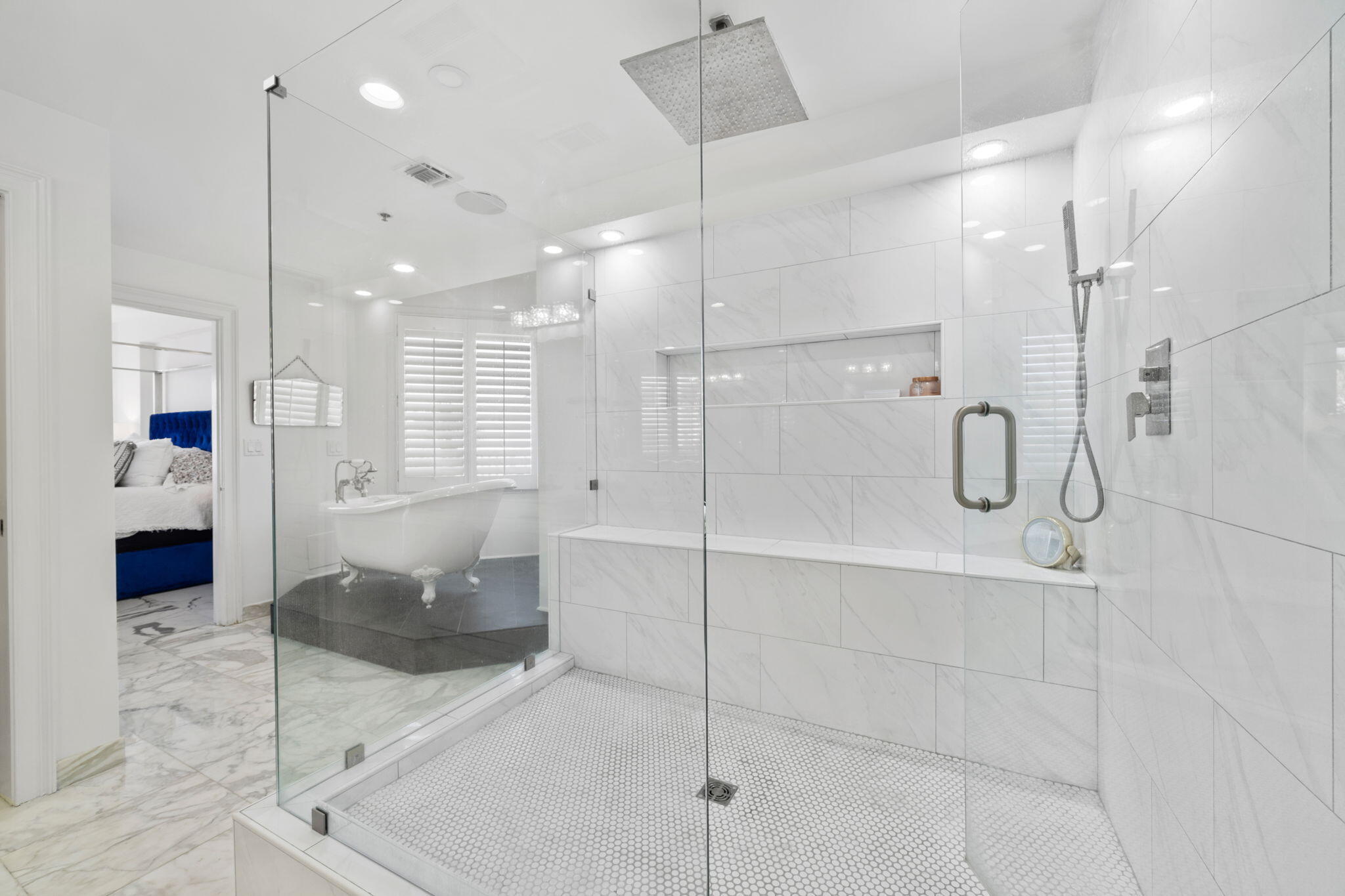 ULTIMATE CONDO THE - Residential