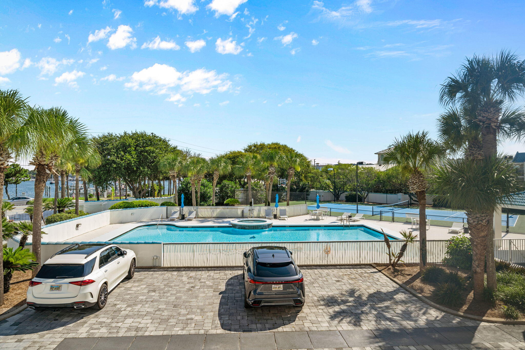 ULTIMATE CONDO THE - Residential