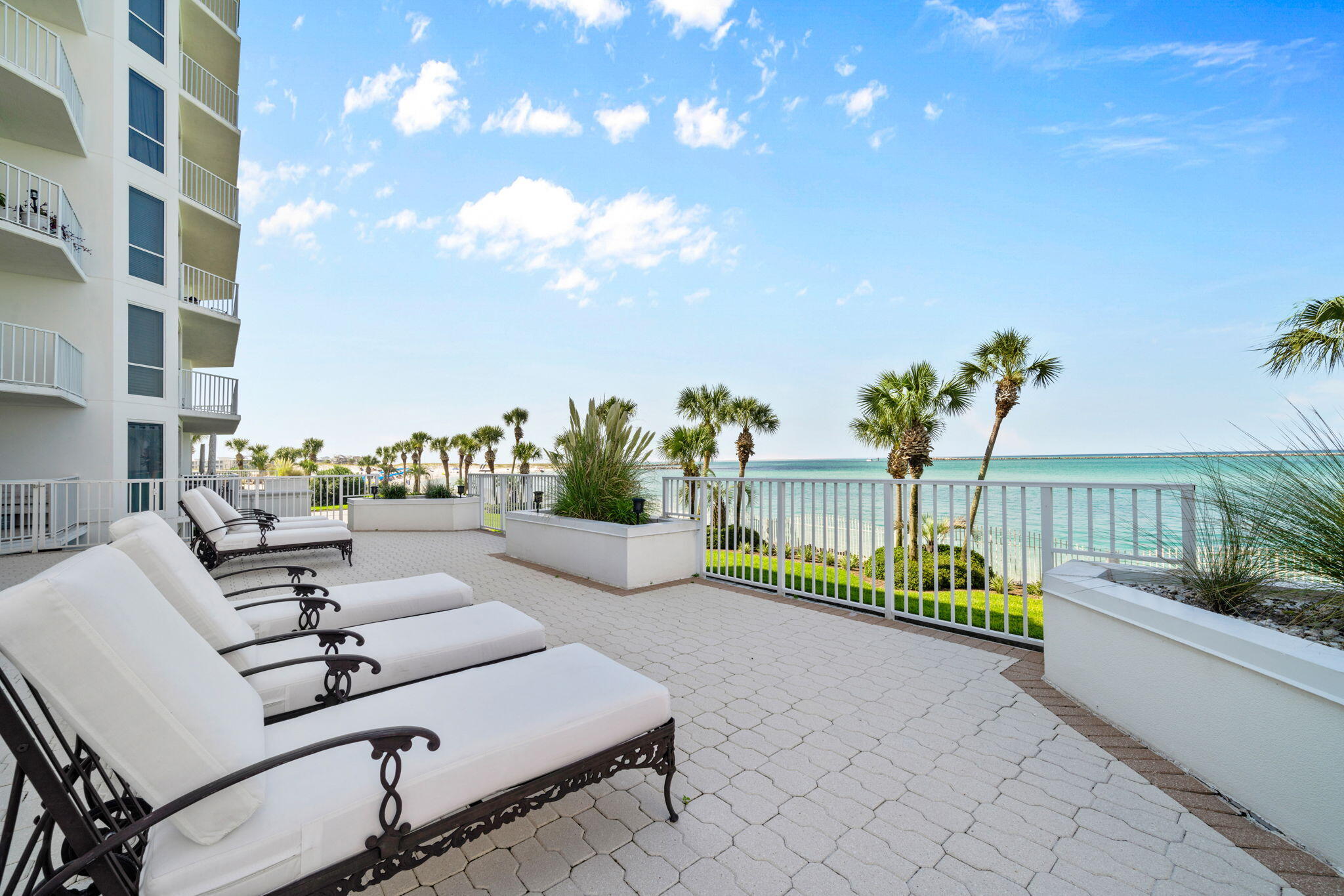 ULTIMATE CONDO THE - Residential
