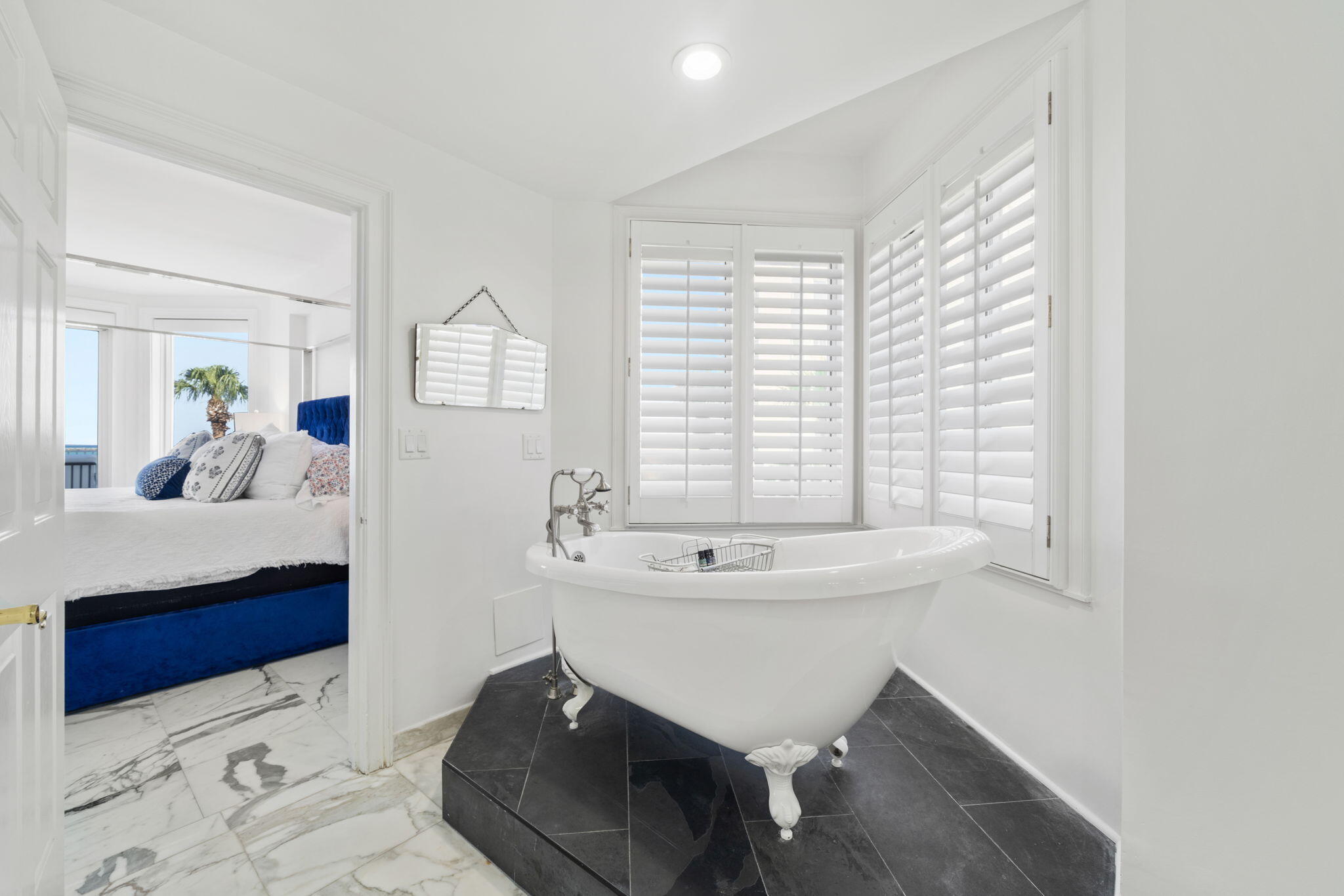 ULTIMATE CONDO THE - Residential