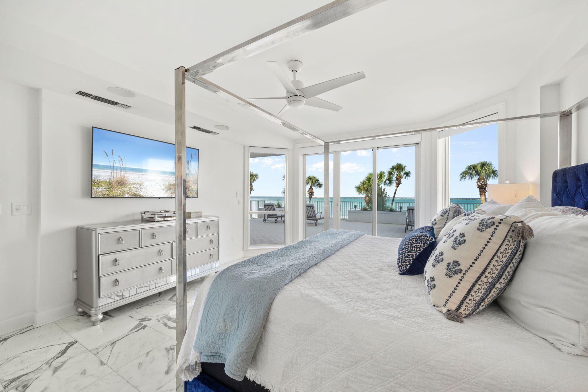 ULTIMATE CONDO THE - Residential