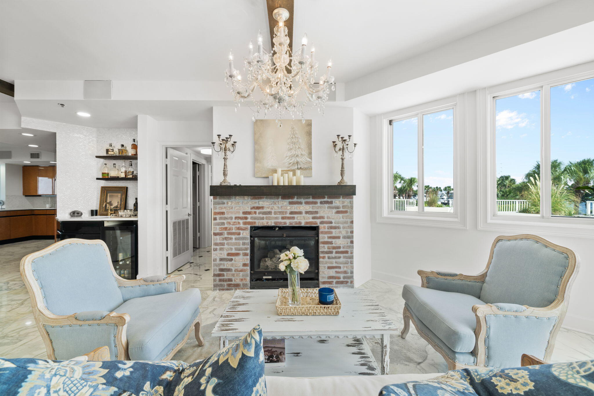 ULTIMATE CONDO THE - Residential