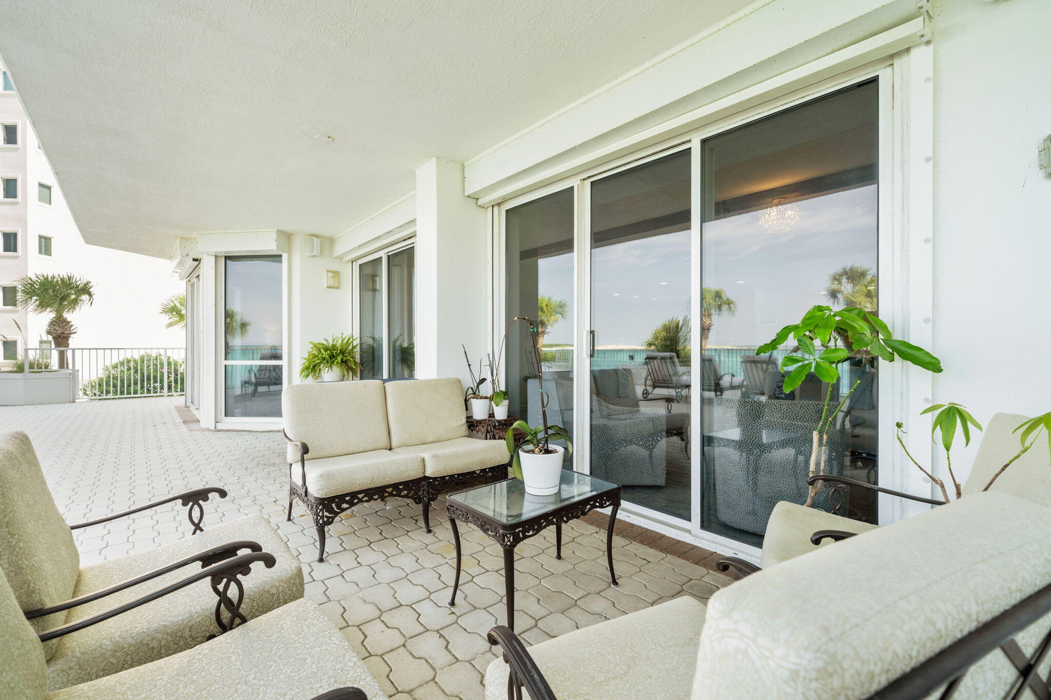 ULTIMATE CONDO THE - Residential