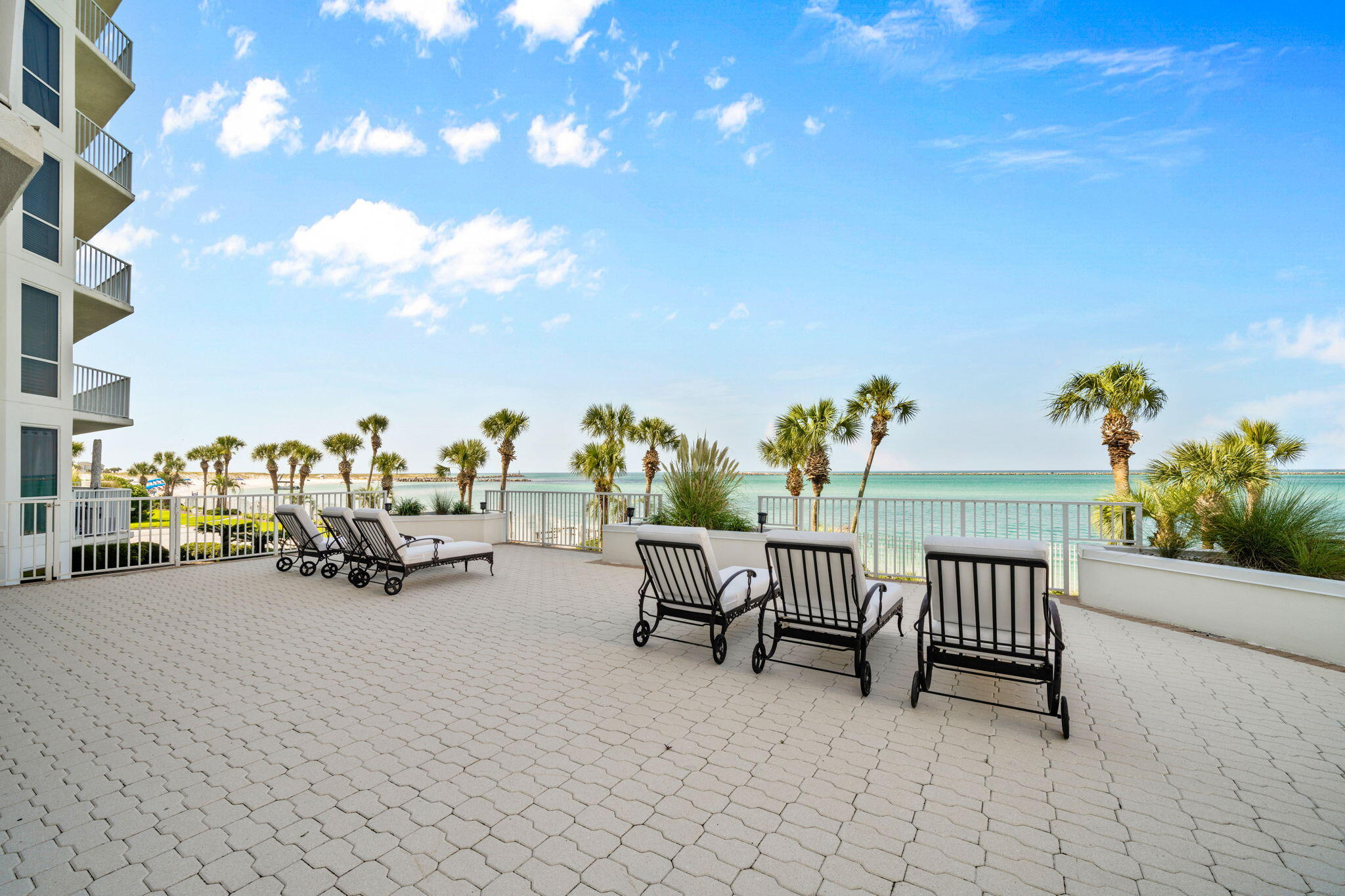 ULTIMATE CONDO THE - Residential