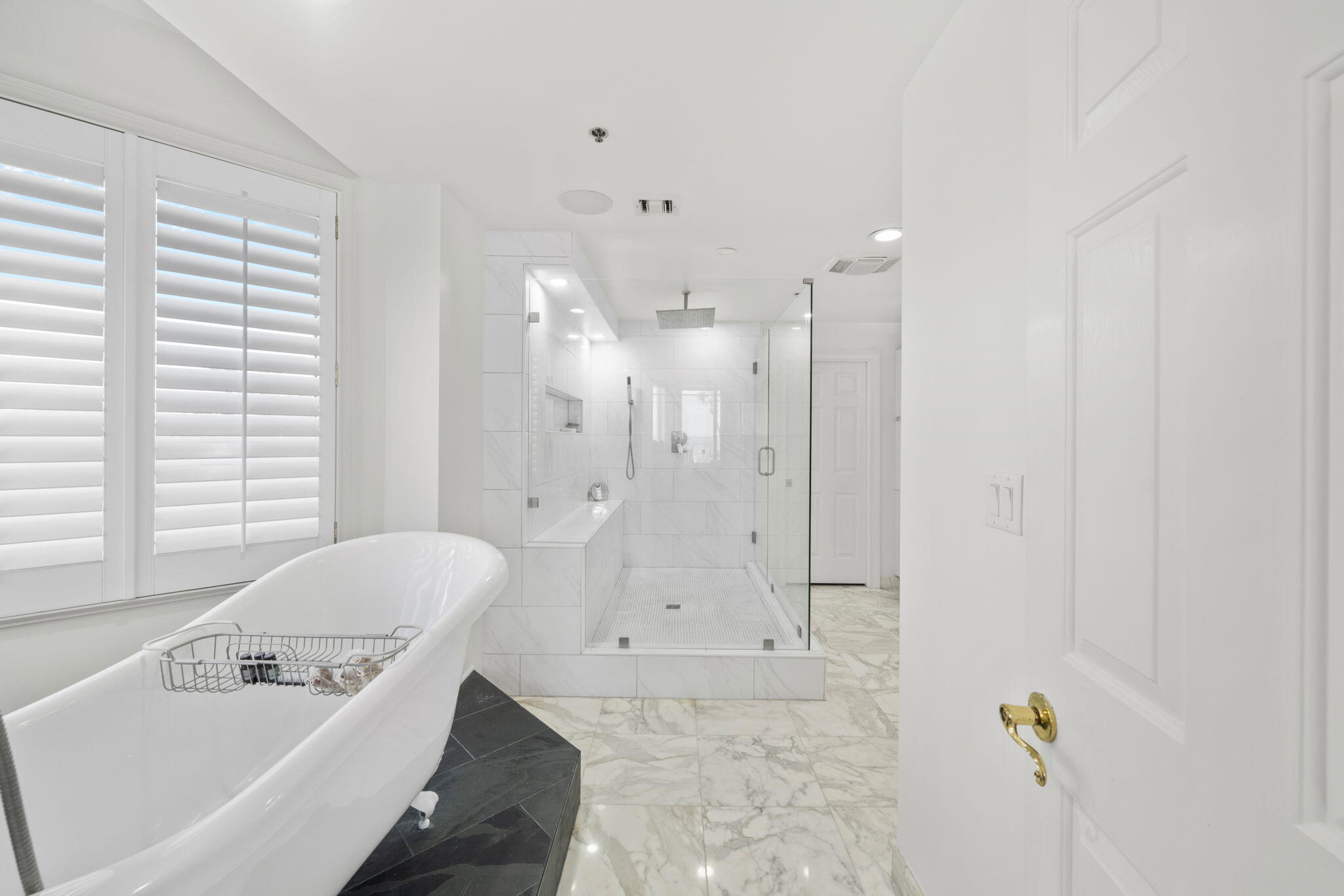 ULTIMATE CONDO THE - Residential