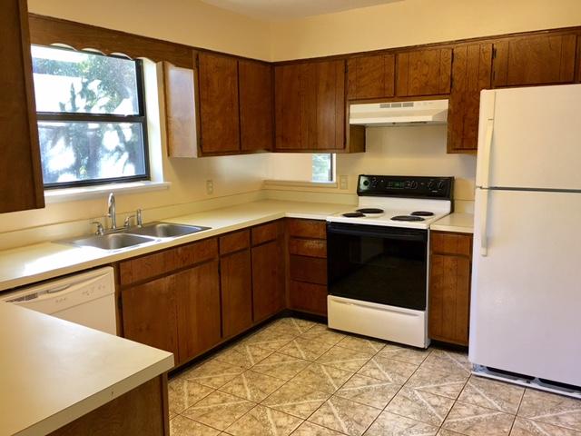 VALPARAISO PINECREST 6 - Residential Lease