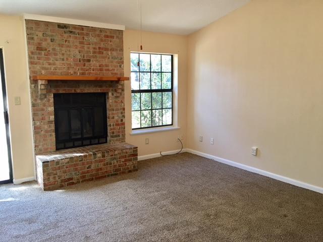 VALPARAISO PINECREST 6 - Residential Lease