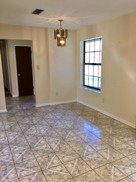 VALPARAISO PINECREST 6 - Residential Lease