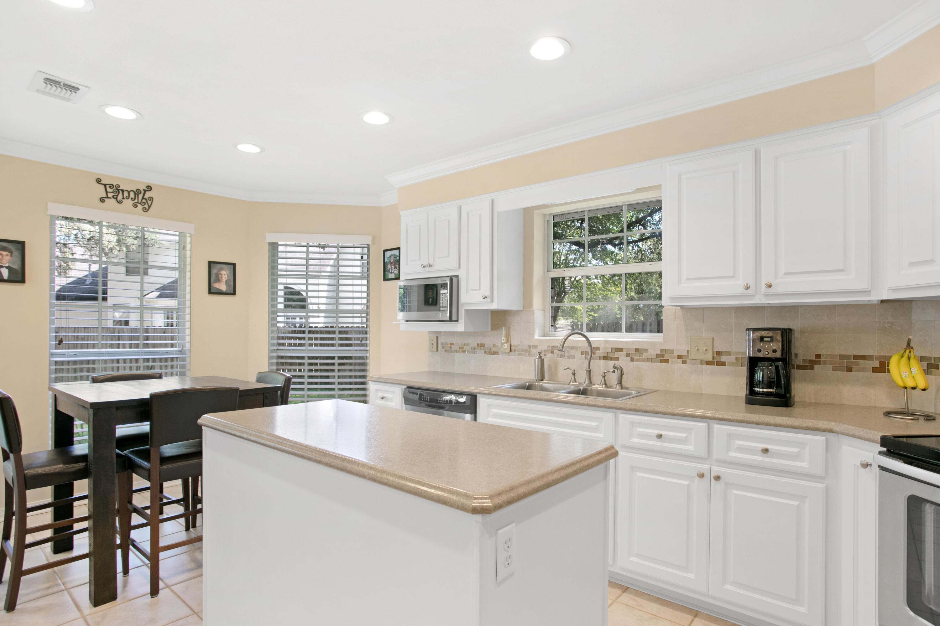 PARKWOOD ESTATES PH 2 BLUEWATER BAY - Residential