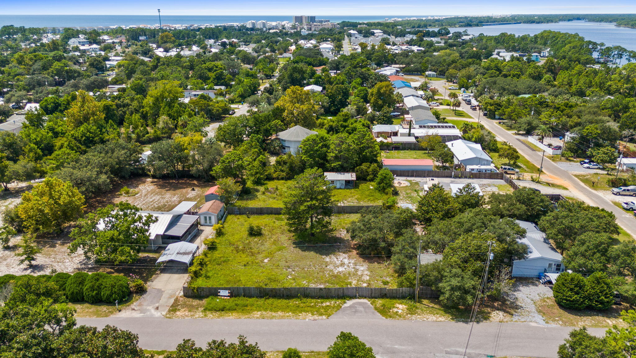 NO RECORDED SUBDIVISION - Land