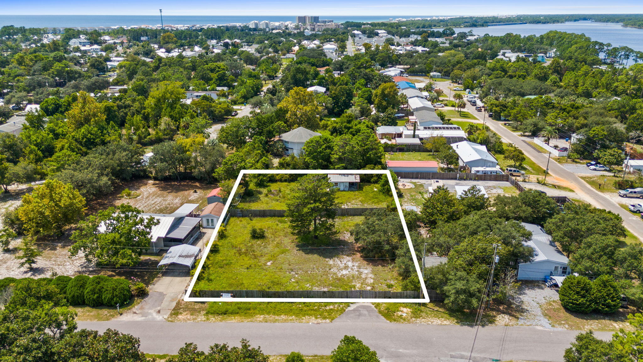 NO RECORDED SUBDIVISION - Land