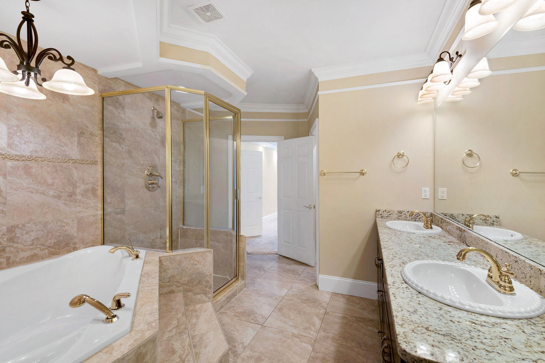 THE SOUND CONDOMINIUM - Residential