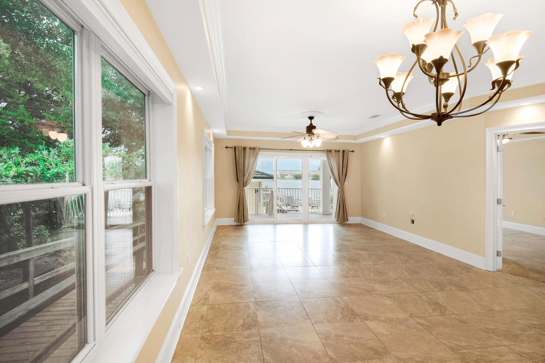 THE SOUND CONDOMINIUM - Residential