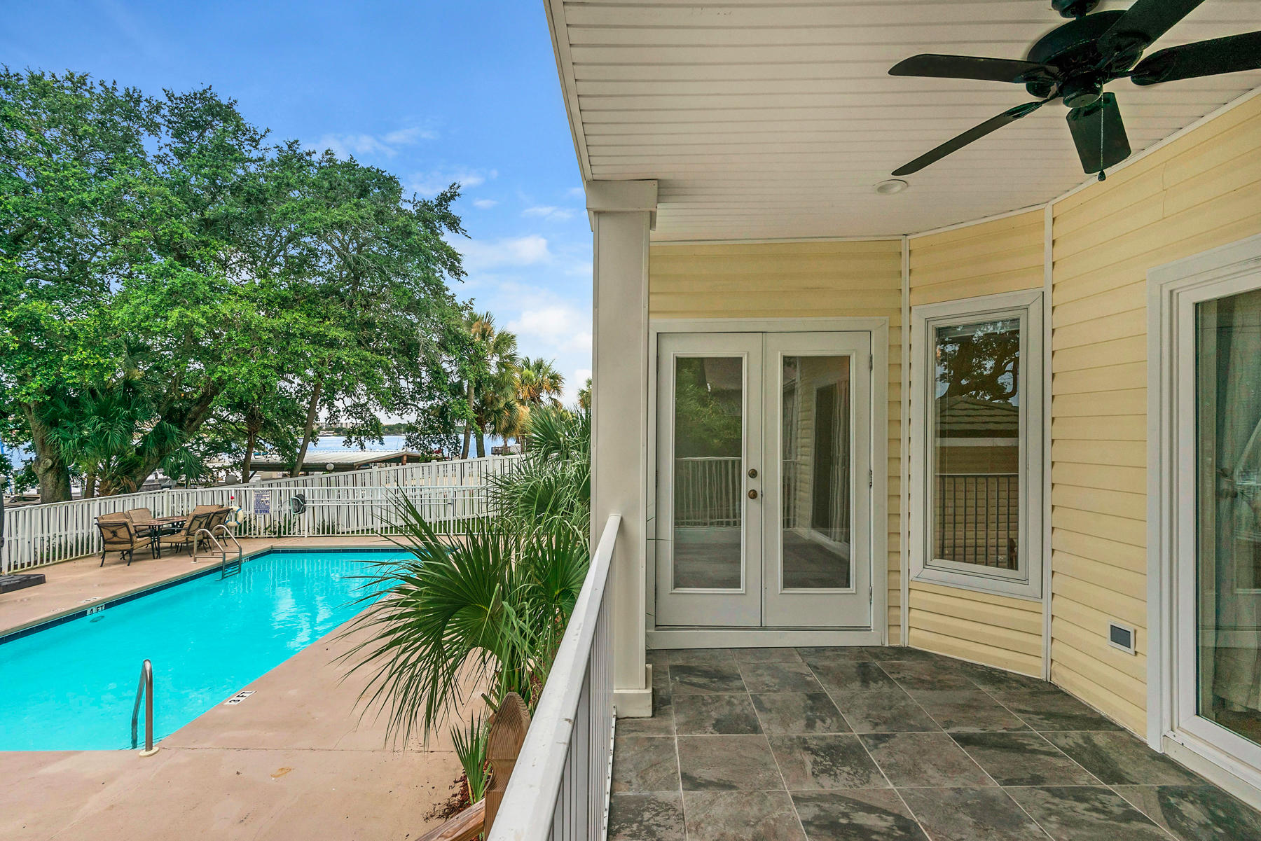 THE SOUND CONDOMINIUM - Residential