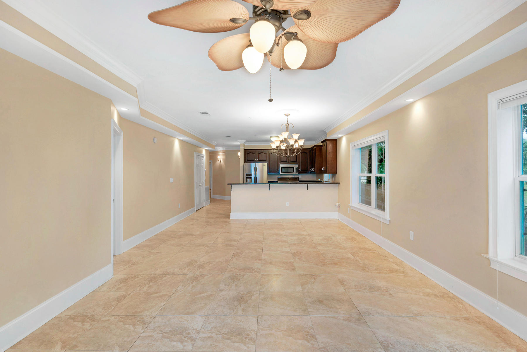 THE SOUND CONDOMINIUM - Residential