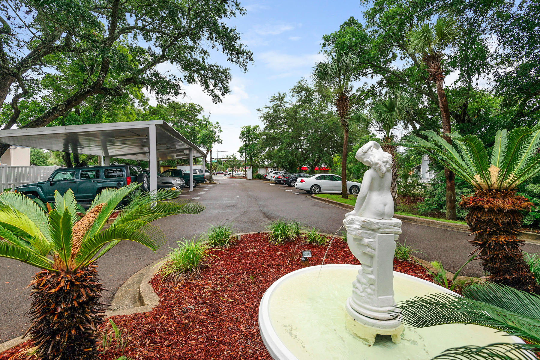 THE SOUND CONDOMINIUM - Residential