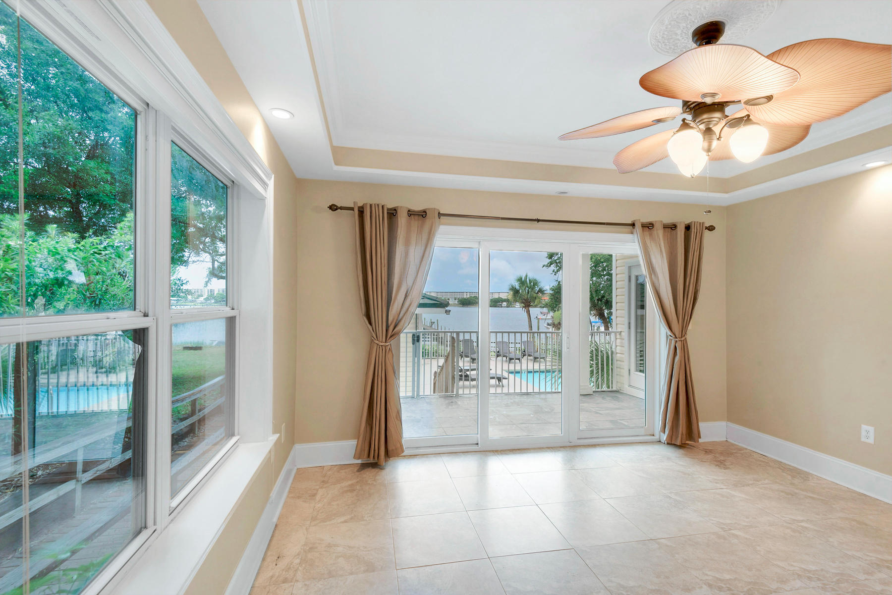 THE SOUND CONDOMINIUM - Residential