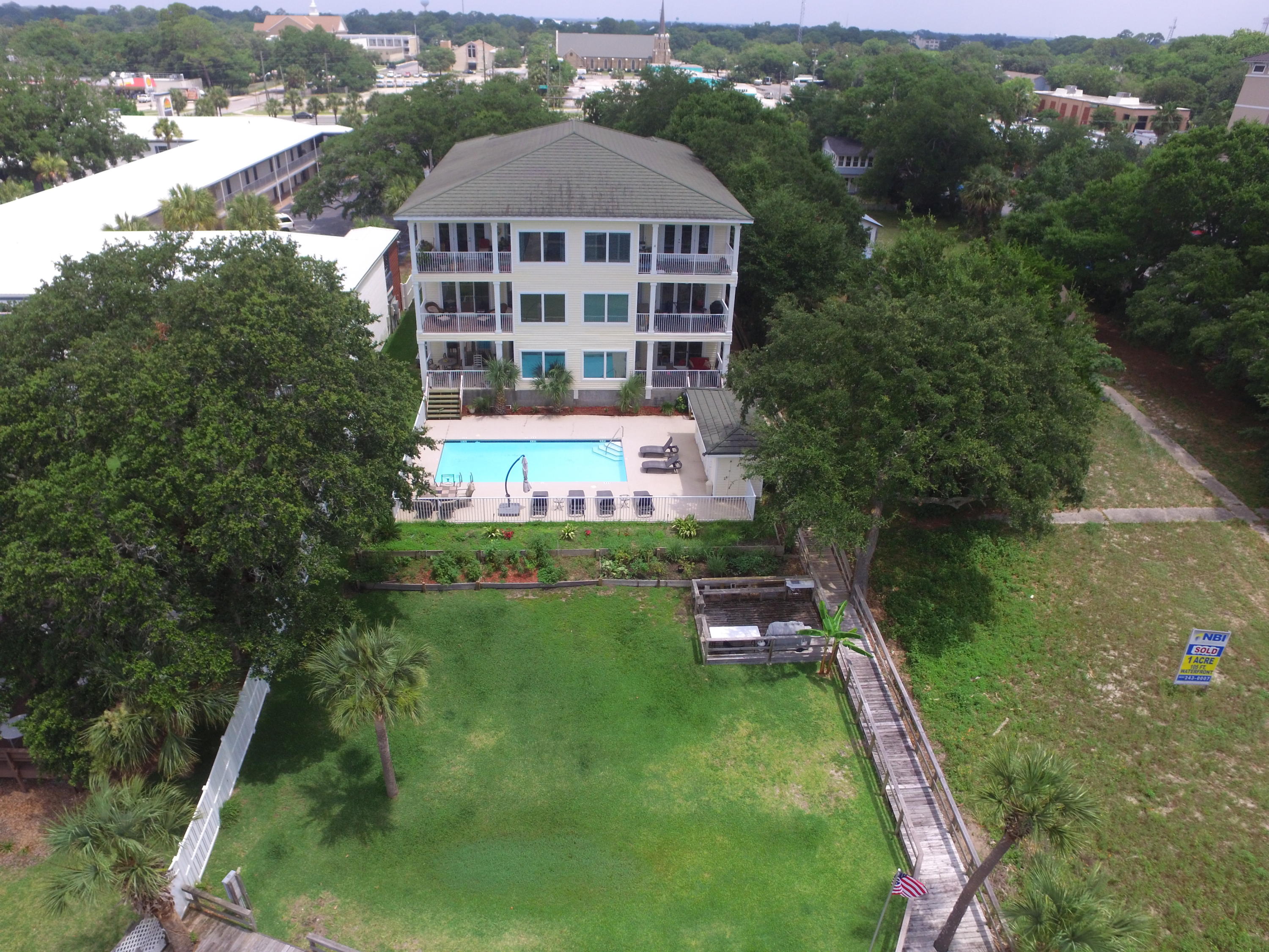 THE SOUND CONDOMINIUM - Residential