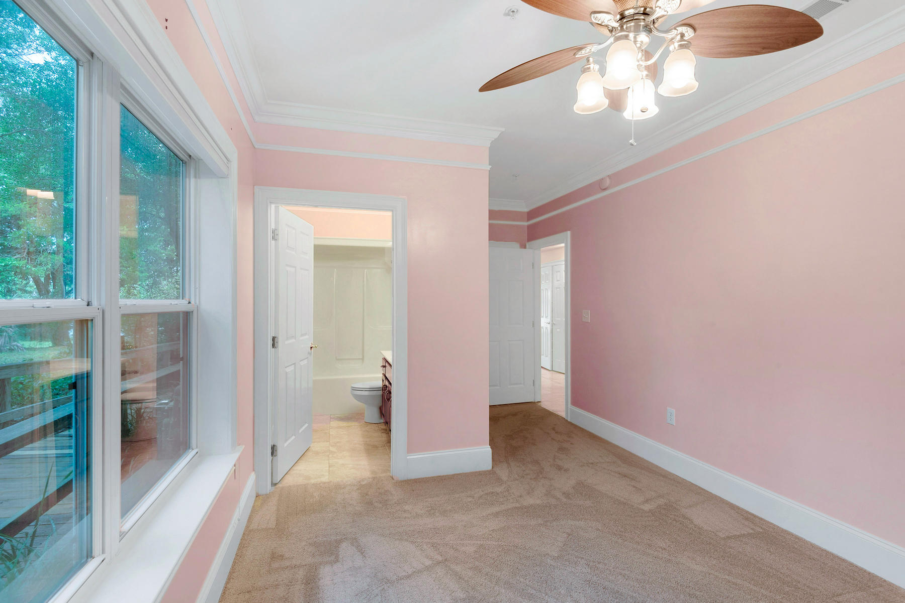 THE SOUND CONDOMINIUM - Residential