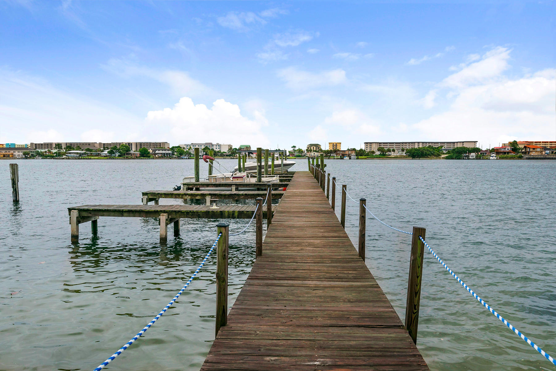 THE SOUND CONDOMINIUM - Residential