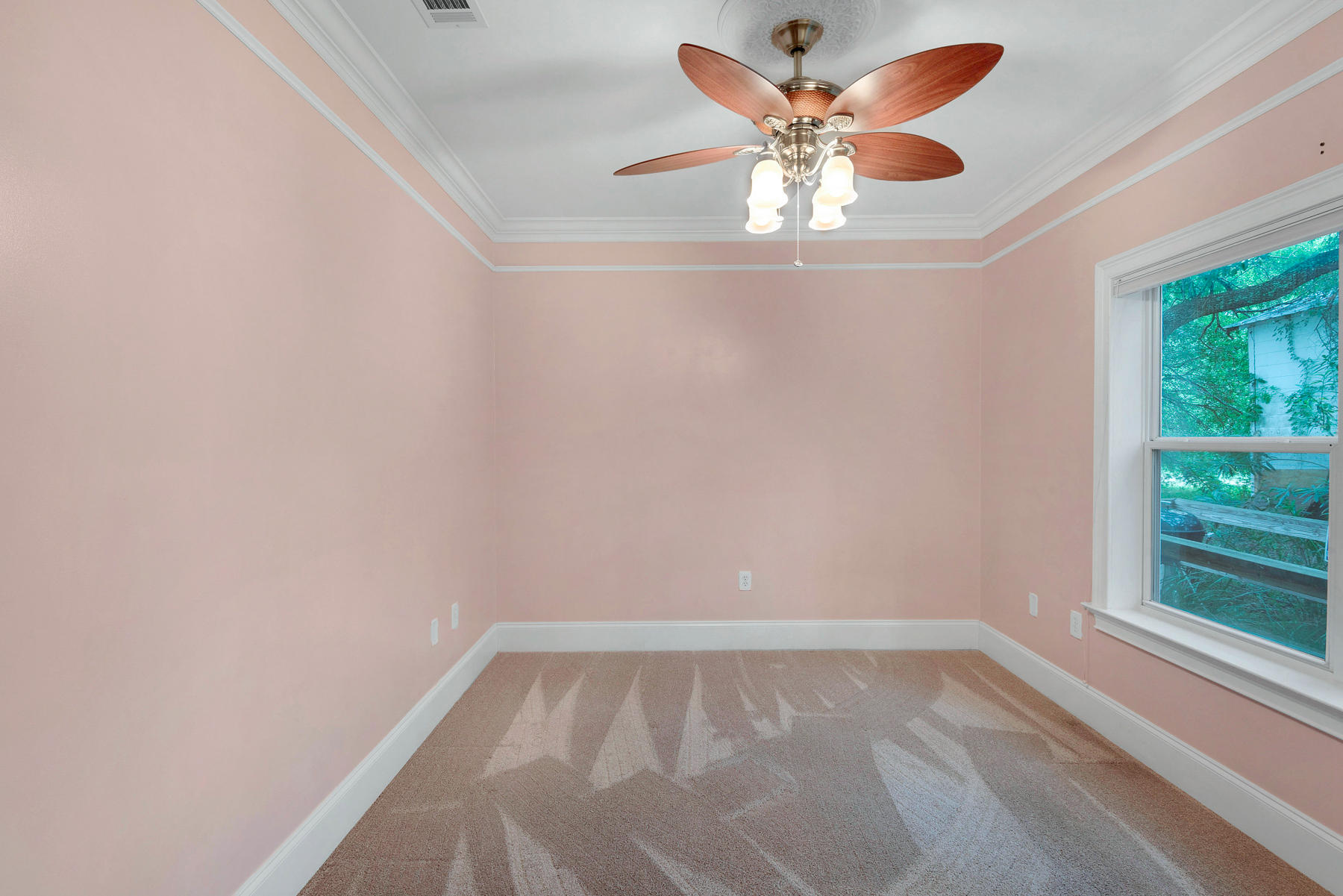 THE SOUND CONDOMINIUM - Residential