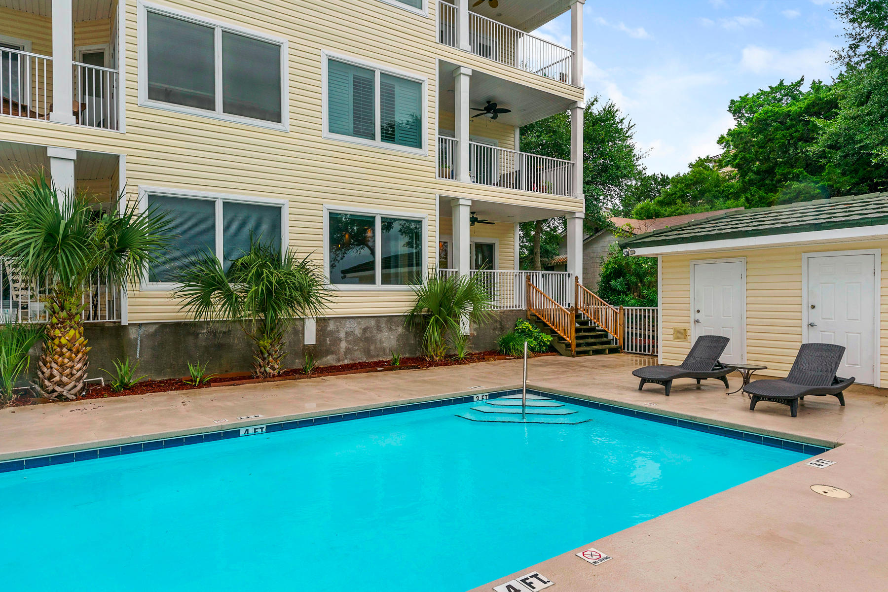 THE SOUND CONDOMINIUM - Residential