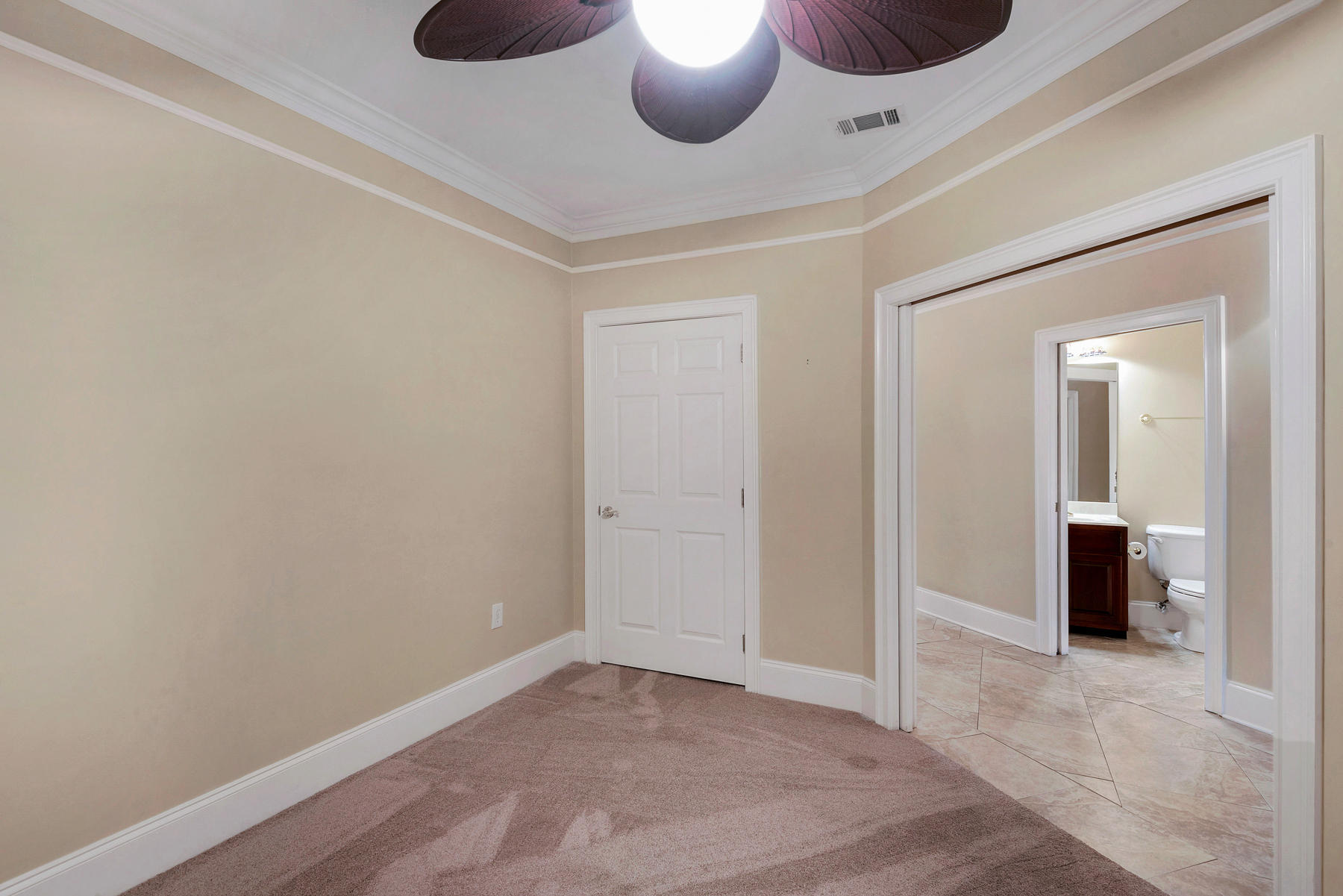 THE SOUND CONDOMINIUM - Residential