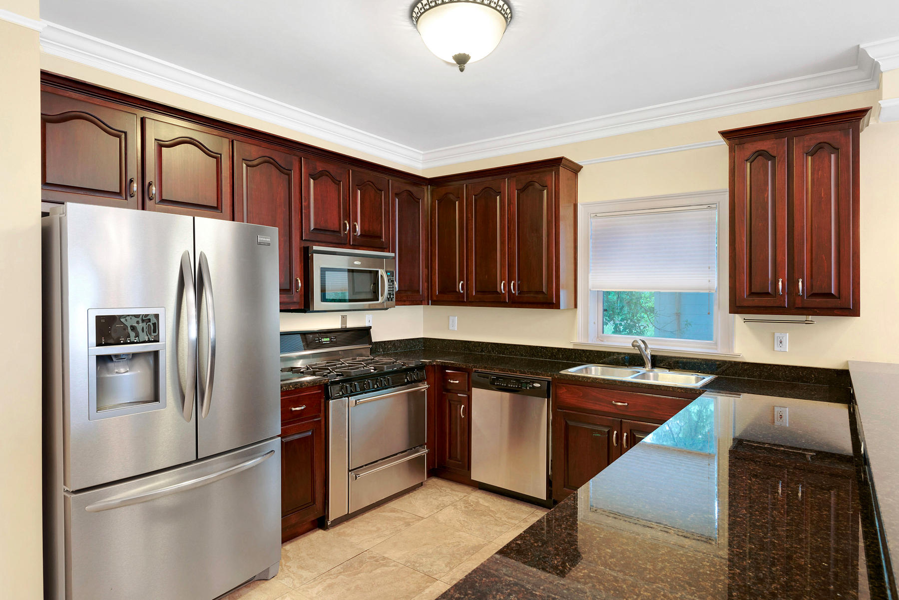 THE SOUND CONDOMINIUM - Residential