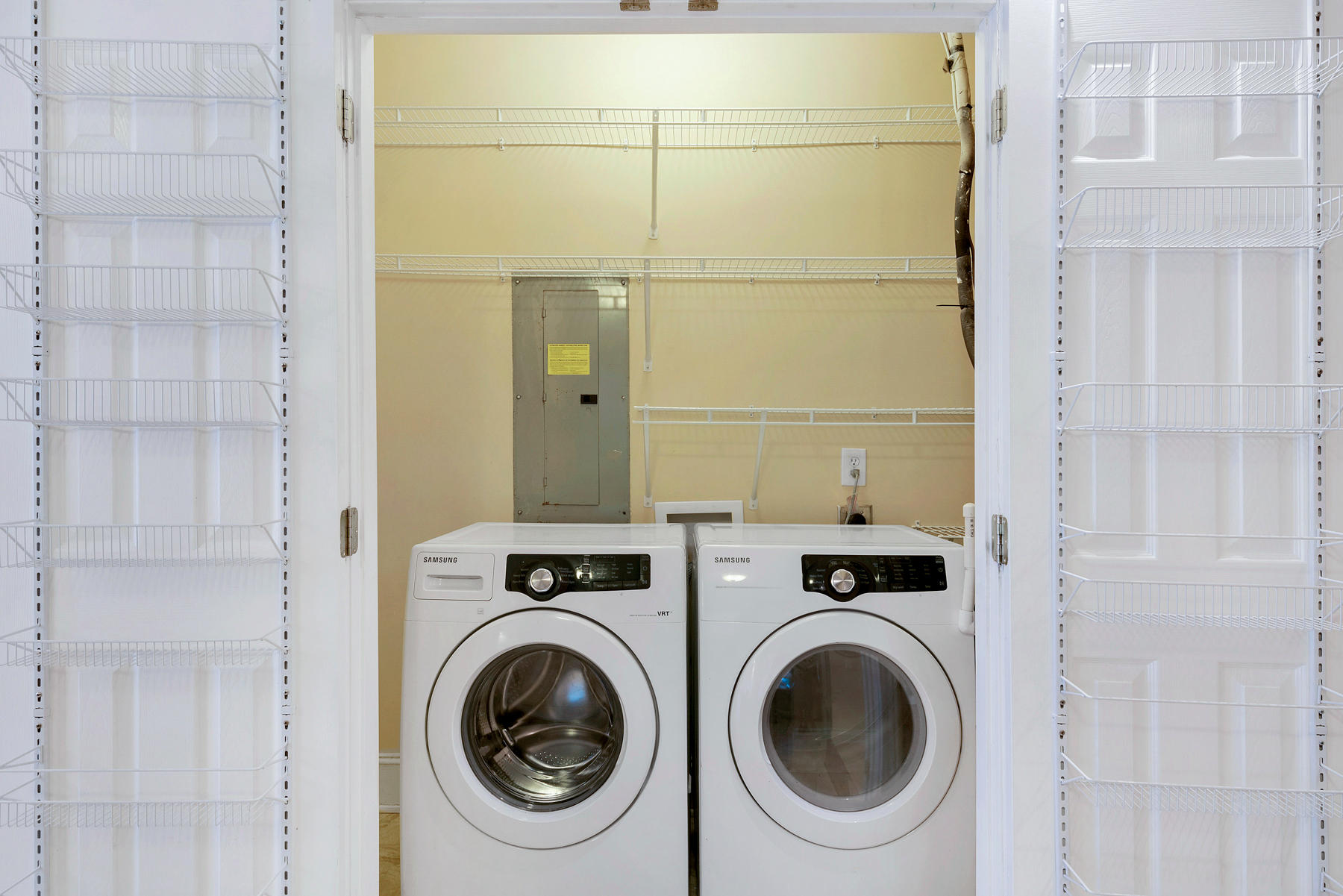 THE SOUND CONDOMINIUM - Residential