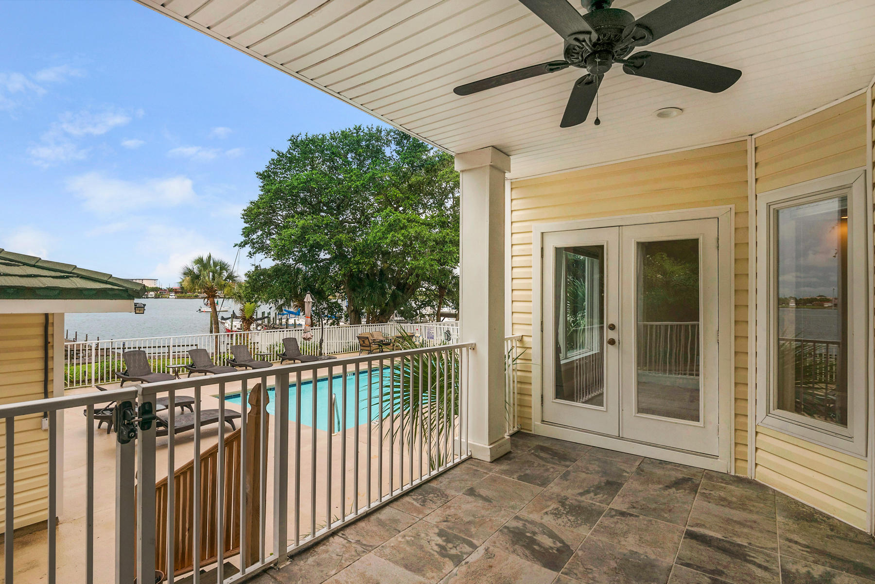 THE SOUND CONDOMINIUM - Residential