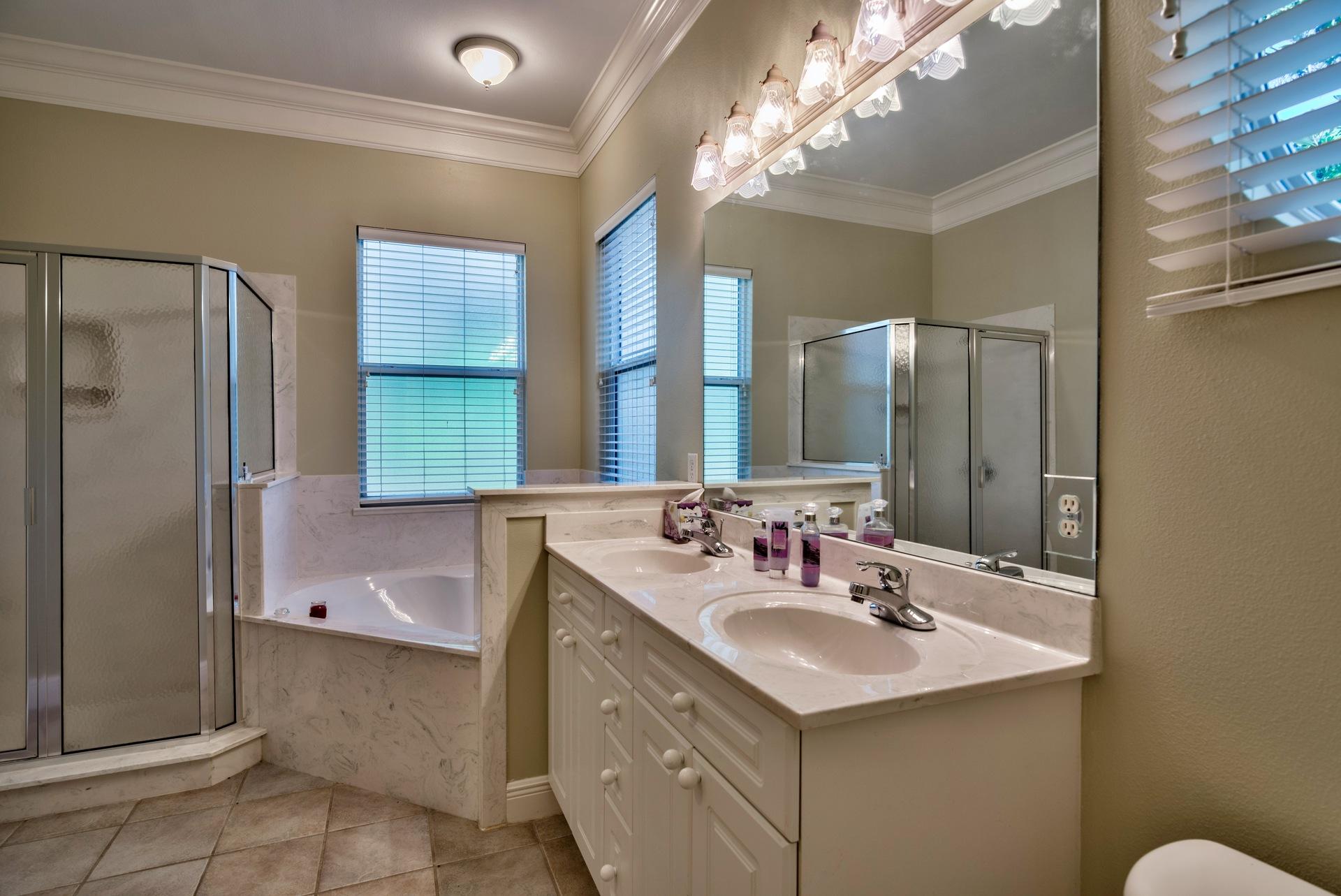 FAIRWAY VILLAS - Residential