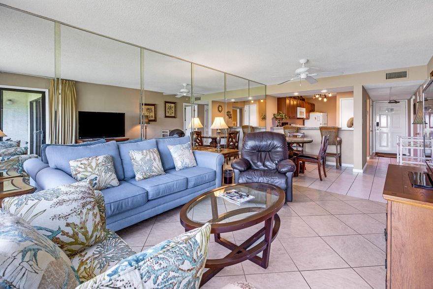 Well maintained unit with views of the pond and the golf course. Right next to the beach walkway and several resort amenities such as a large beach front pool, several heated pools and hot tubs, dining, tram service, tennis courts, and much more. Close to restaurants, shopping and entertainment.