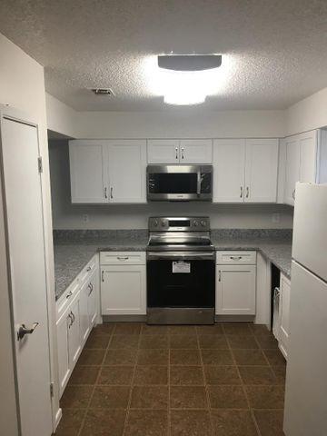 PINE SHADOWS T/H 1ST ADDN - Residential Lease