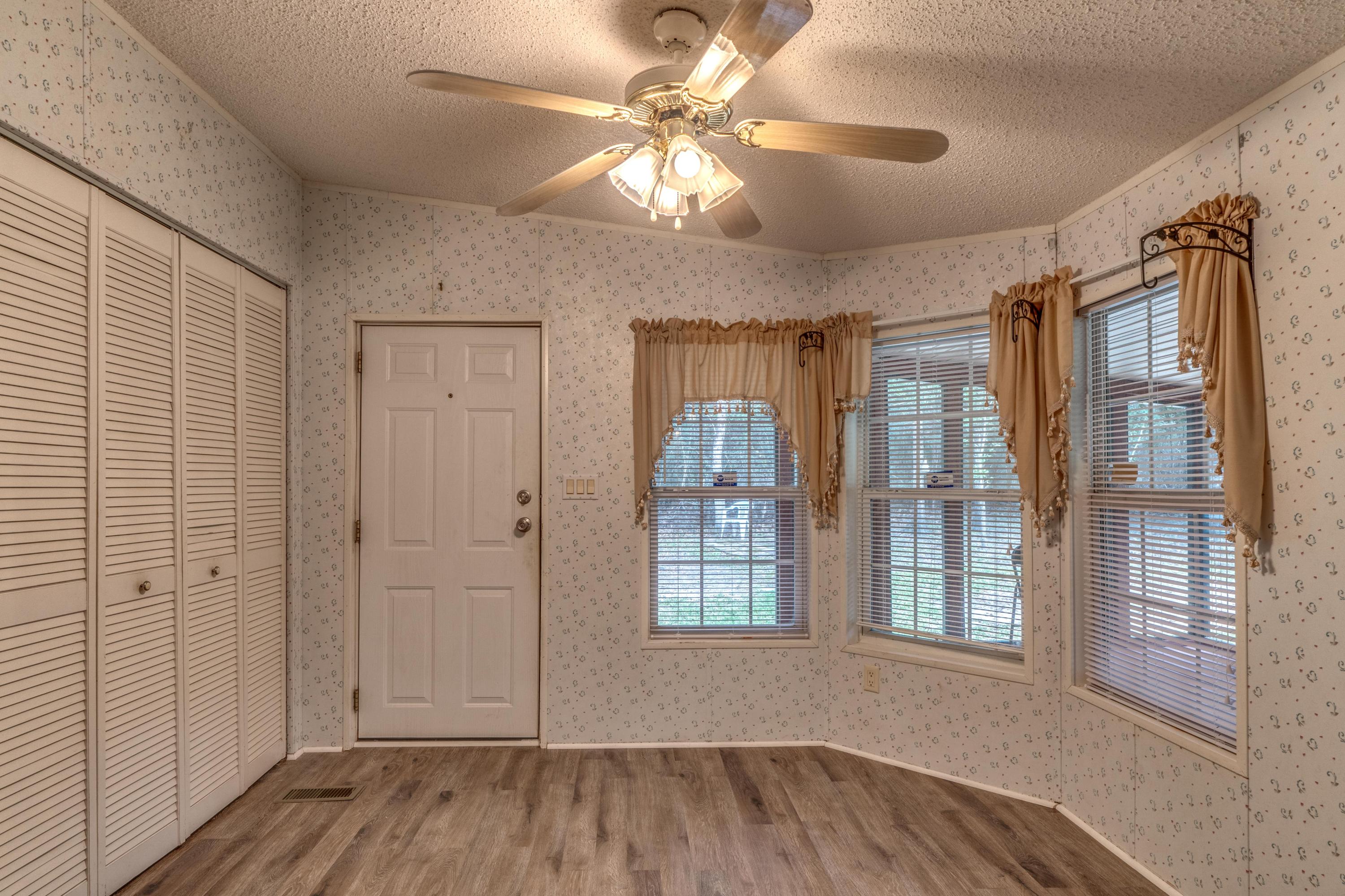 METES & BOUNDS - Residential Lease