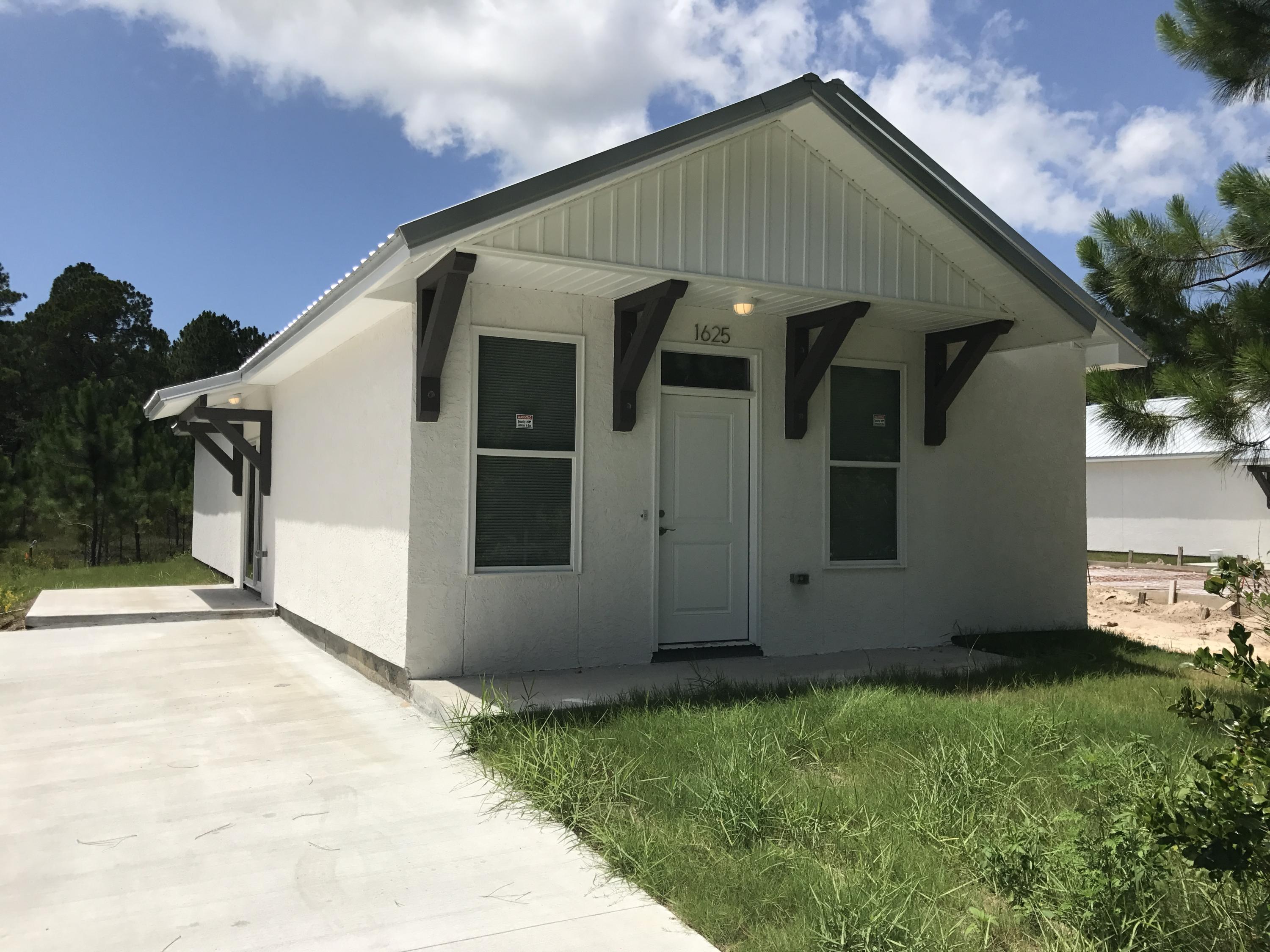 Great home located in Santa Rosa Beach just minutes away from the beautiful beaches, great dining and plenty of shopping. Features include separate laundry room, large walk in closet in master bedroom and stainless steel appliances. Built with energy efficiency in mind.
