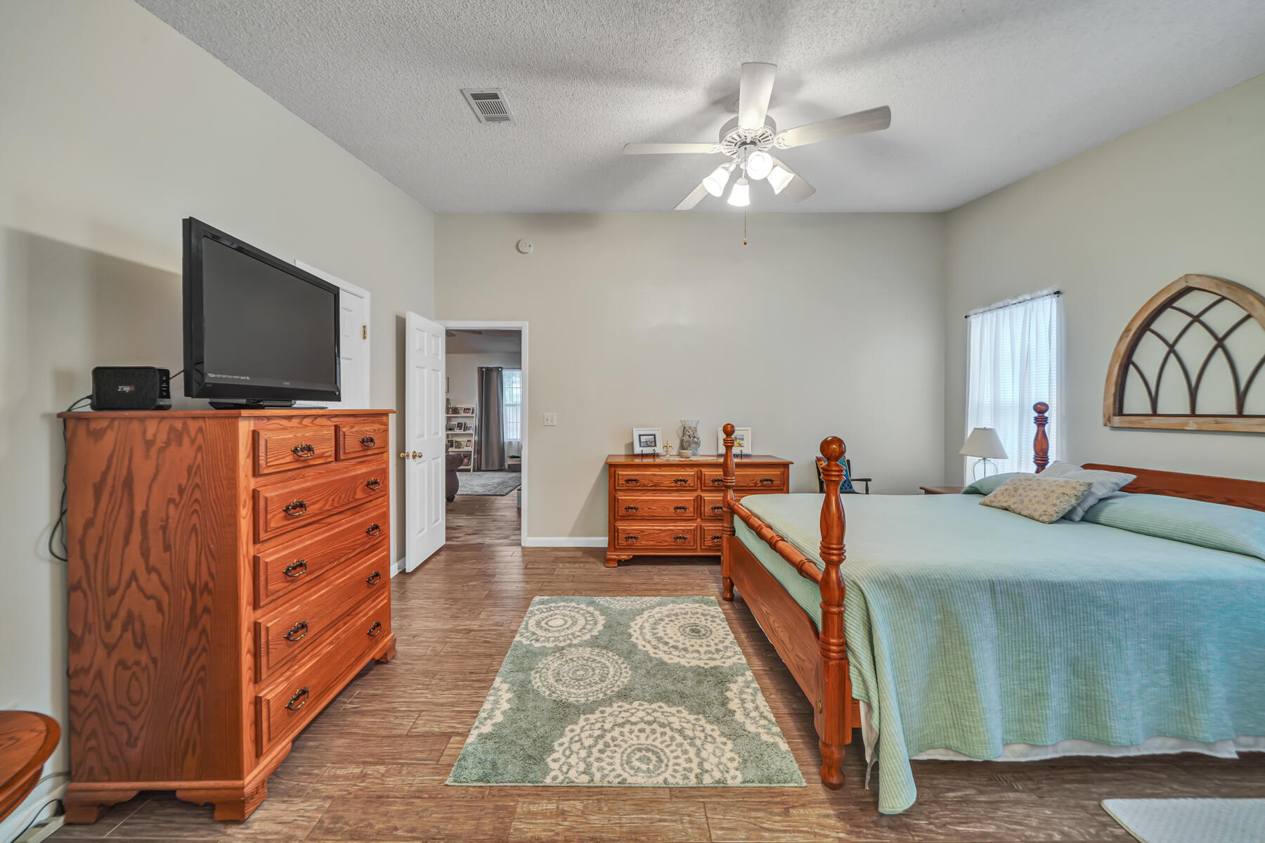 VALPARAISO PINECREST 6 - Residential