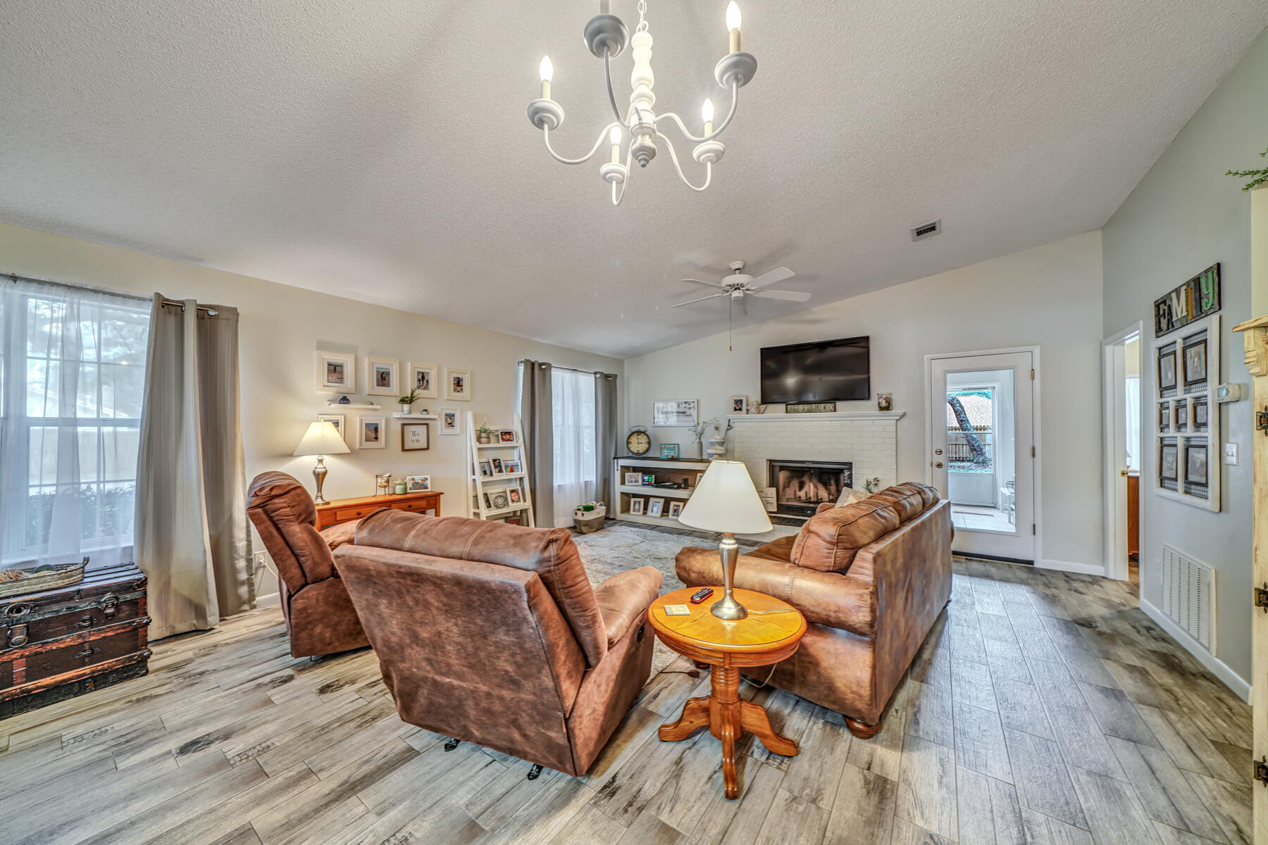 VALPARAISO PINECREST 6 - Residential