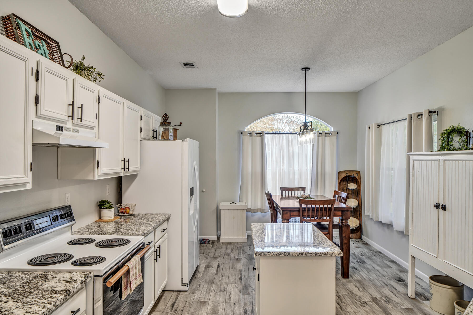 VALPARAISO PINECREST 6 - Residential