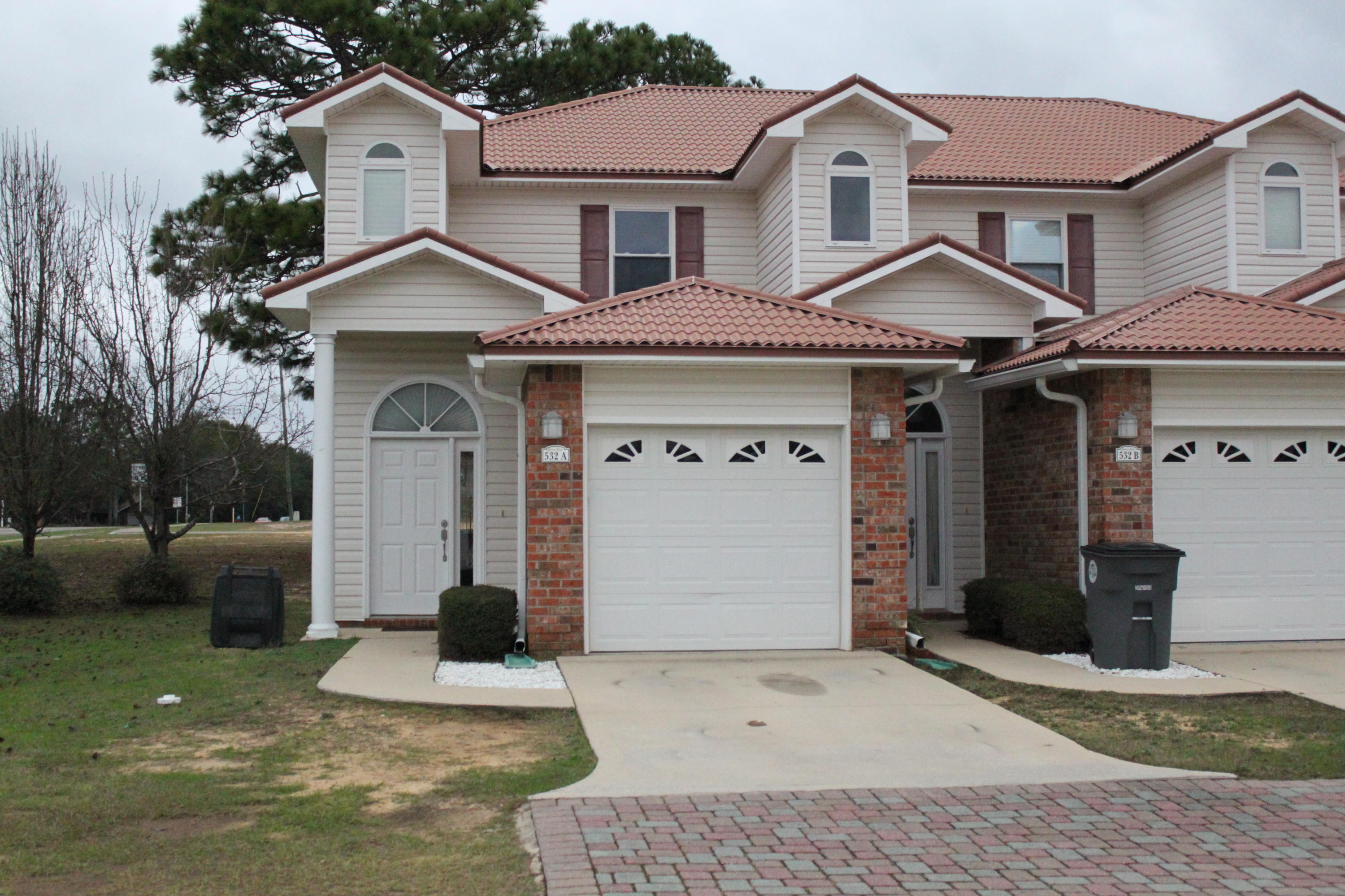 BEAUTIFUL 2BED ROOMS 2.5 BATHS, GRANITE COUNTER TOPS IN THE KITCHEN, SOLID WOOD CABINETS SOFT CLOSE DRAWERS AND DOORS SOLID BLOCK WALLS METAL ROOFS CULTURED MARBLE BATH TUBS AND SINKS. SINGLE CAR GARAGE WITH OPENER.