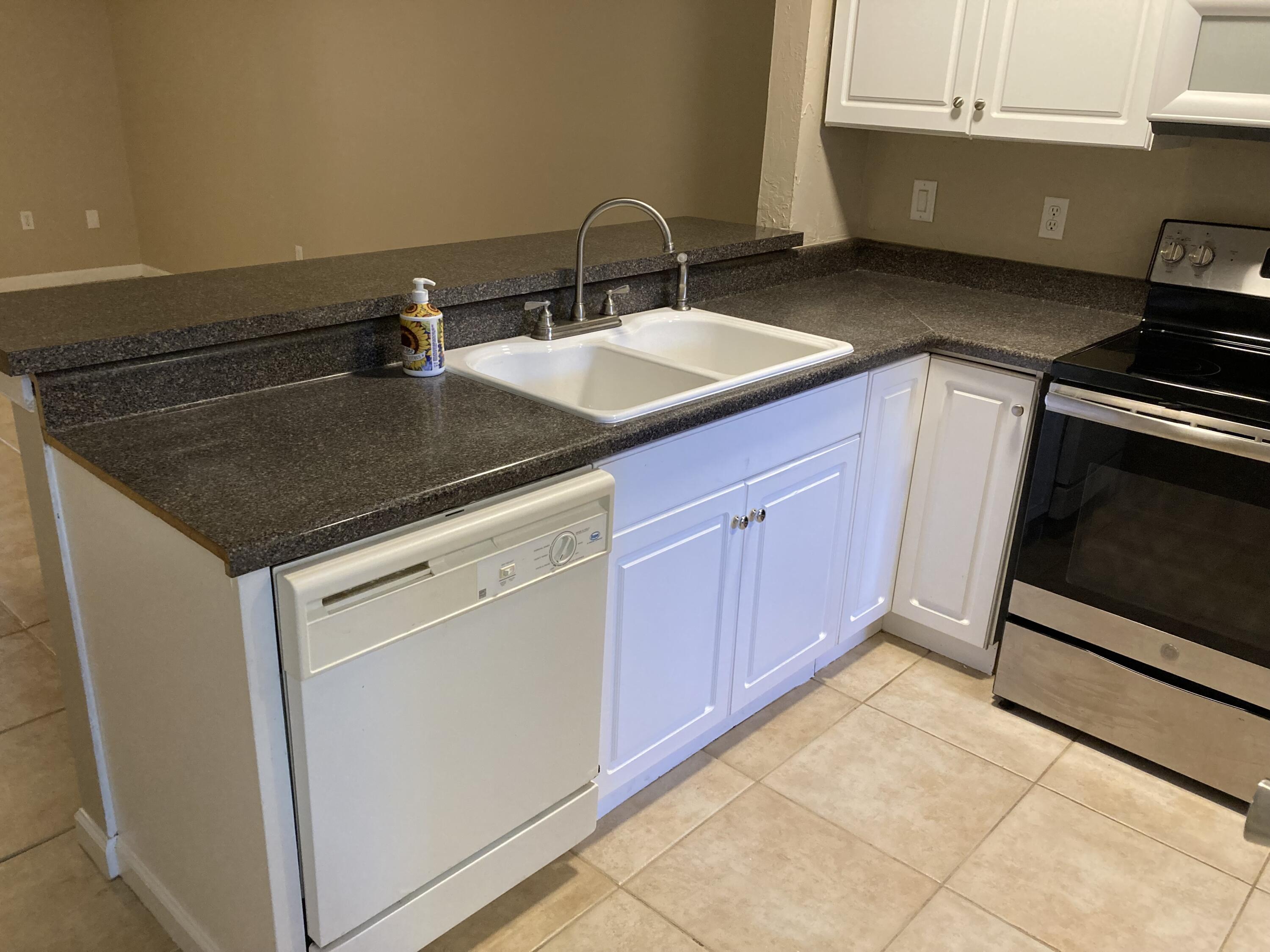 MONTAGE MANOR - Residential