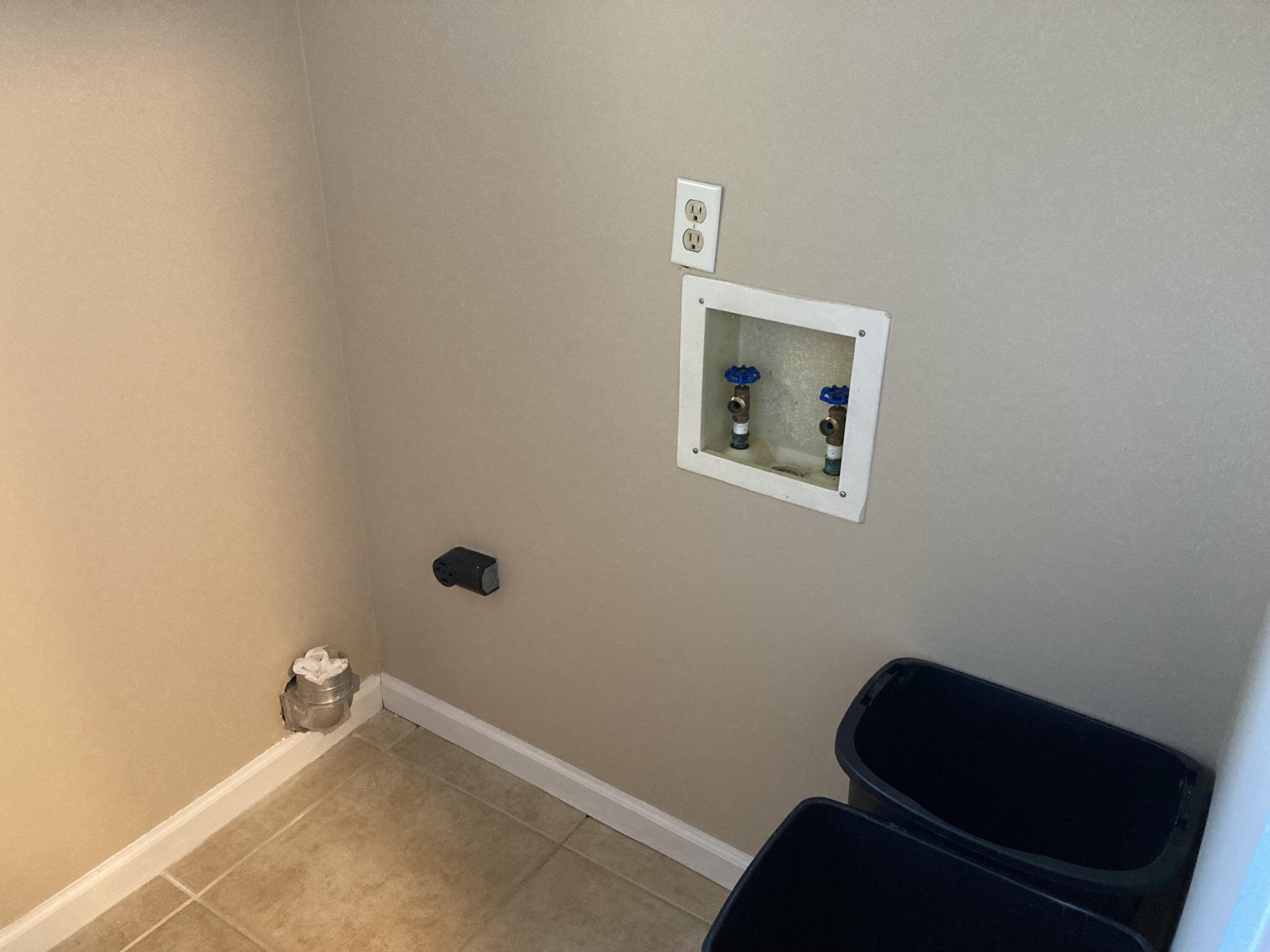 MONTAGE MANOR - Residential