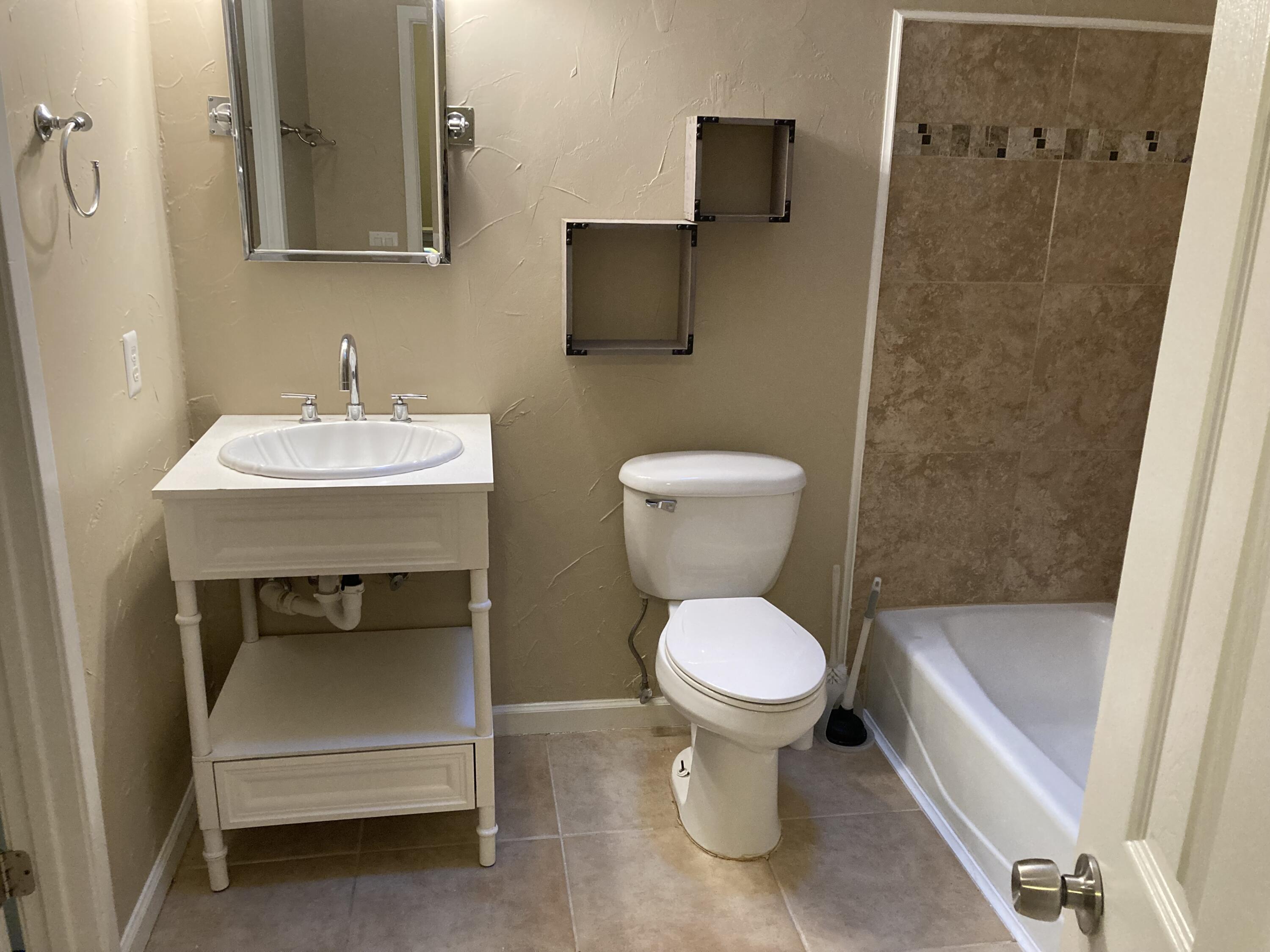 MONTAGE MANOR - Residential