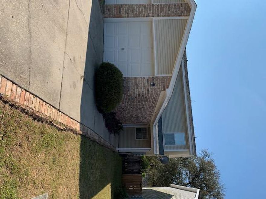 Cute two-story, 2 bedroom townhome within walking distance to Pryor Middle School and Choctawhatchee High School. 1 car garage and backyard is fenced. Any size pet allowed with non-refundable pet deposit. Available 3-10-20!
