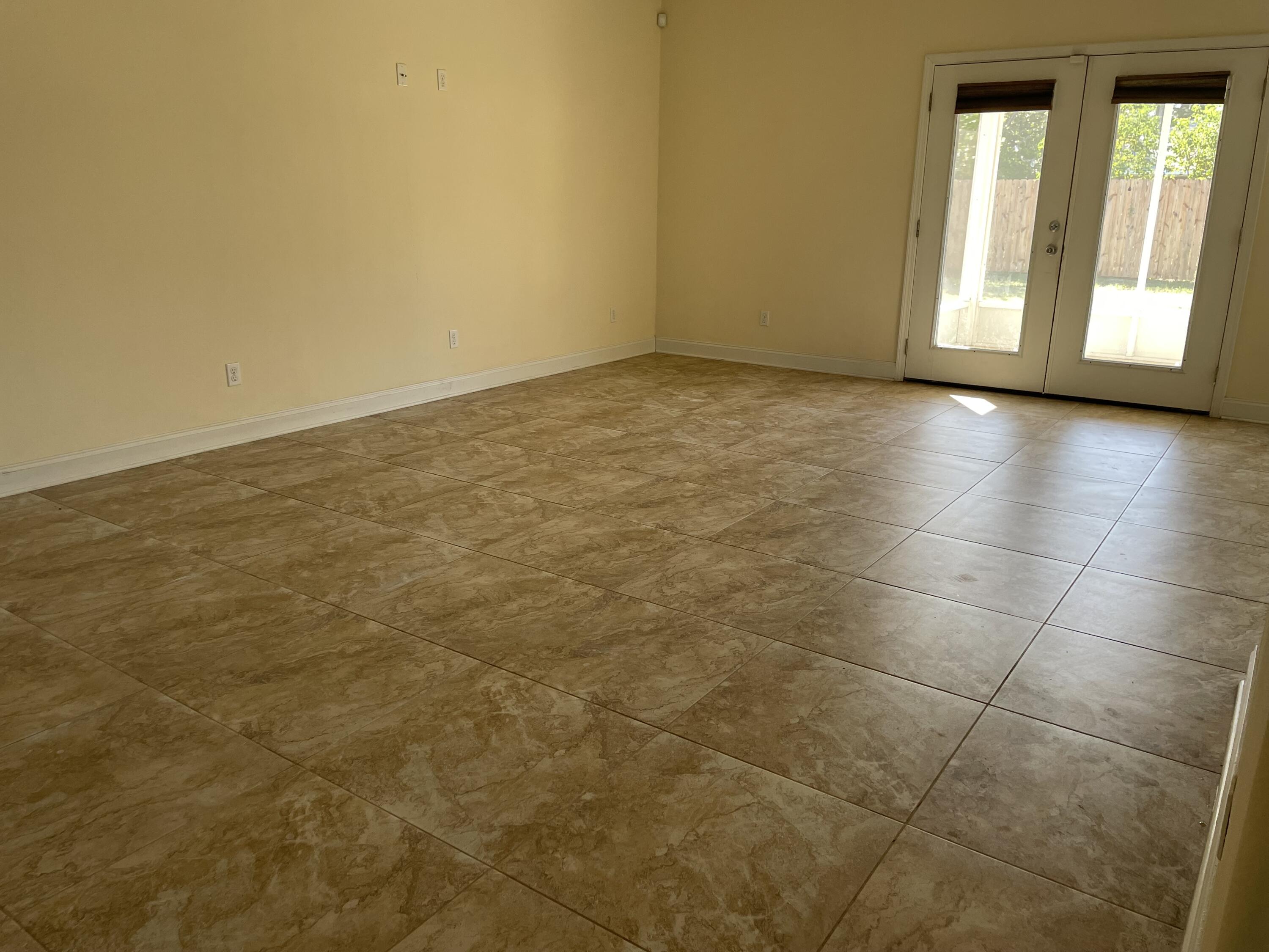 CRESCENT SHORES - Residential Lease