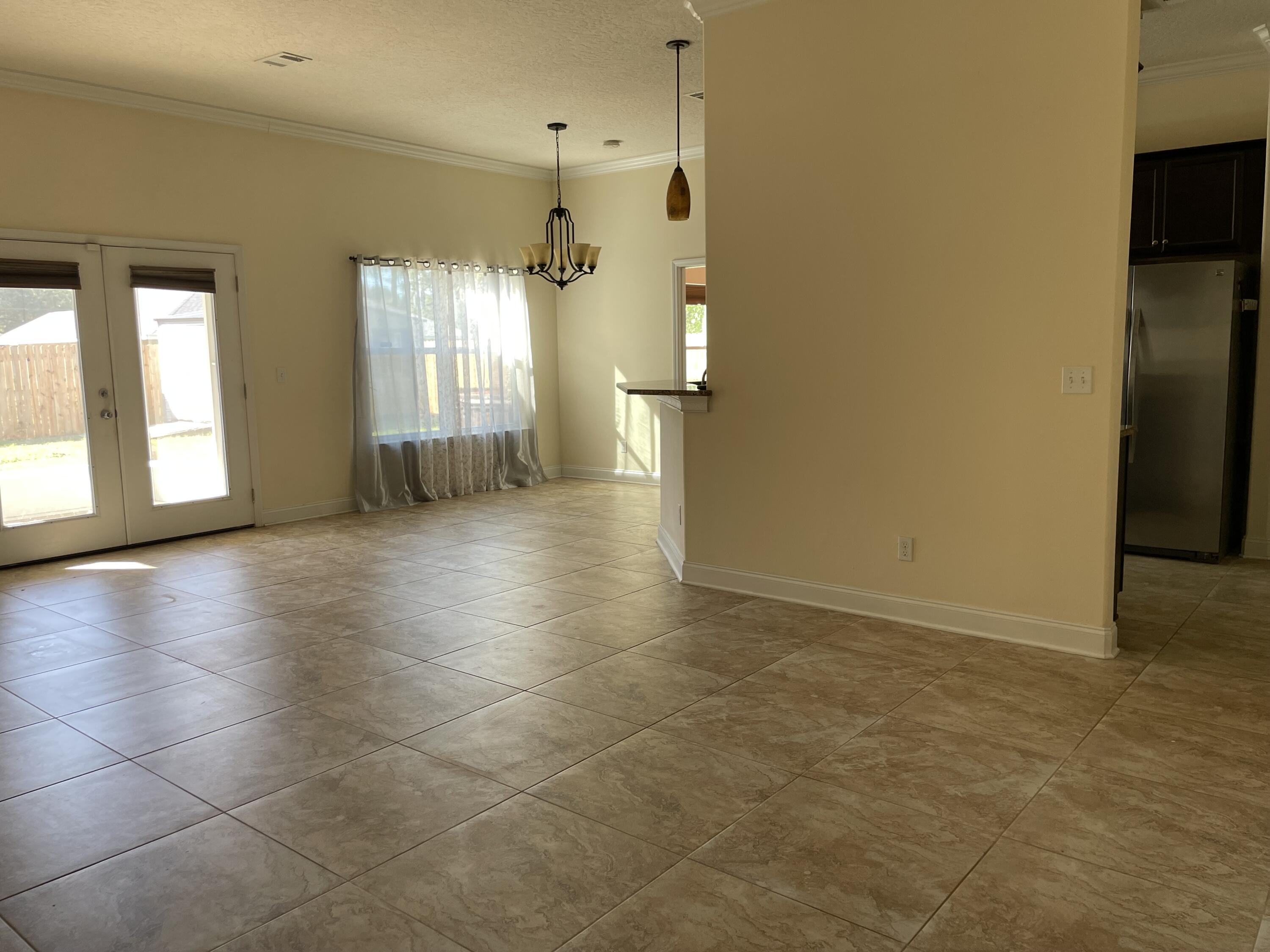 CRESCENT SHORES - Residential Lease