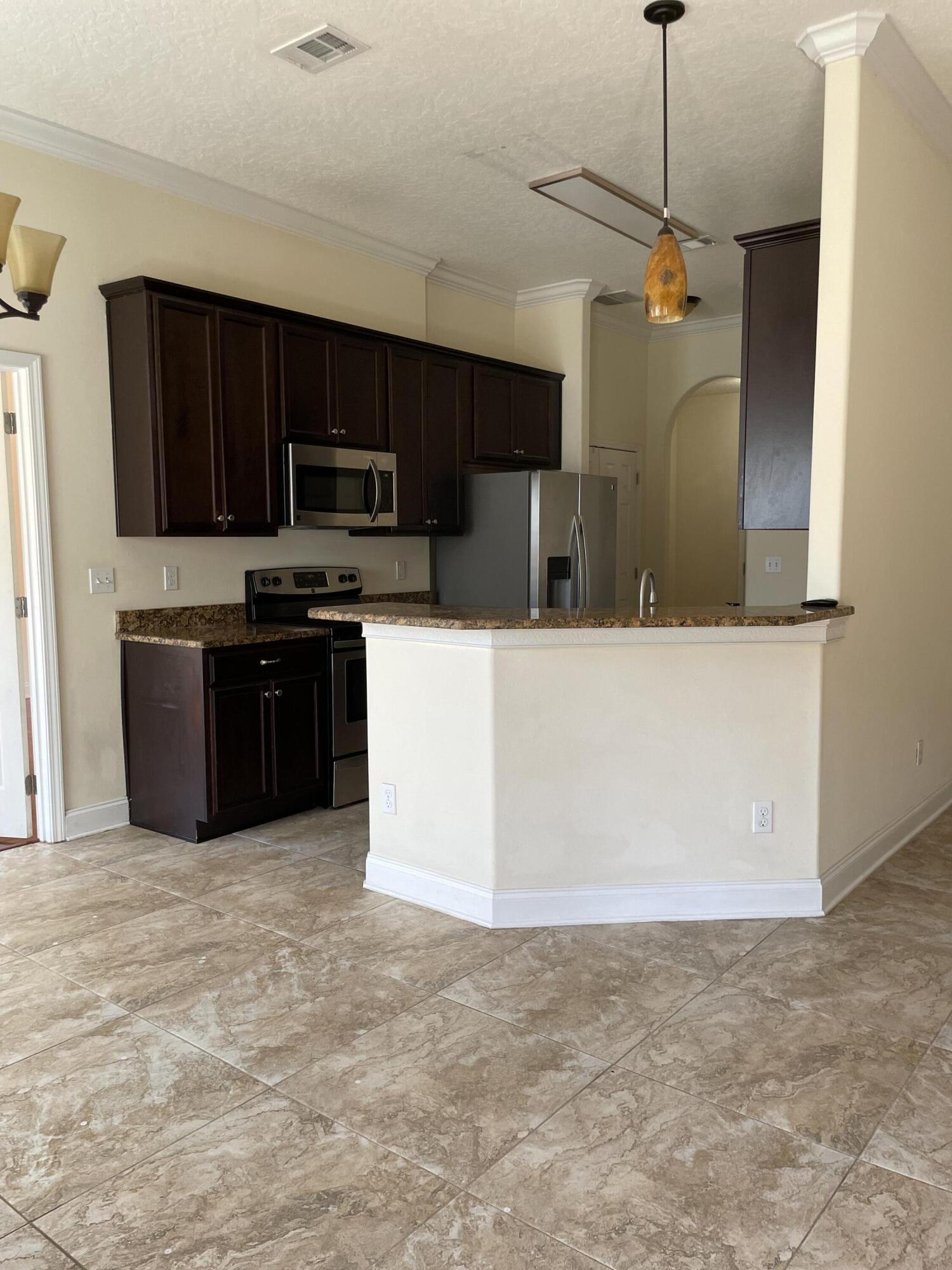 CRESCENT SHORES - Residential Lease