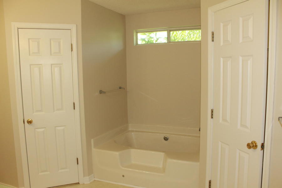 EMERALD VILLAGE S/D - Residential Lease